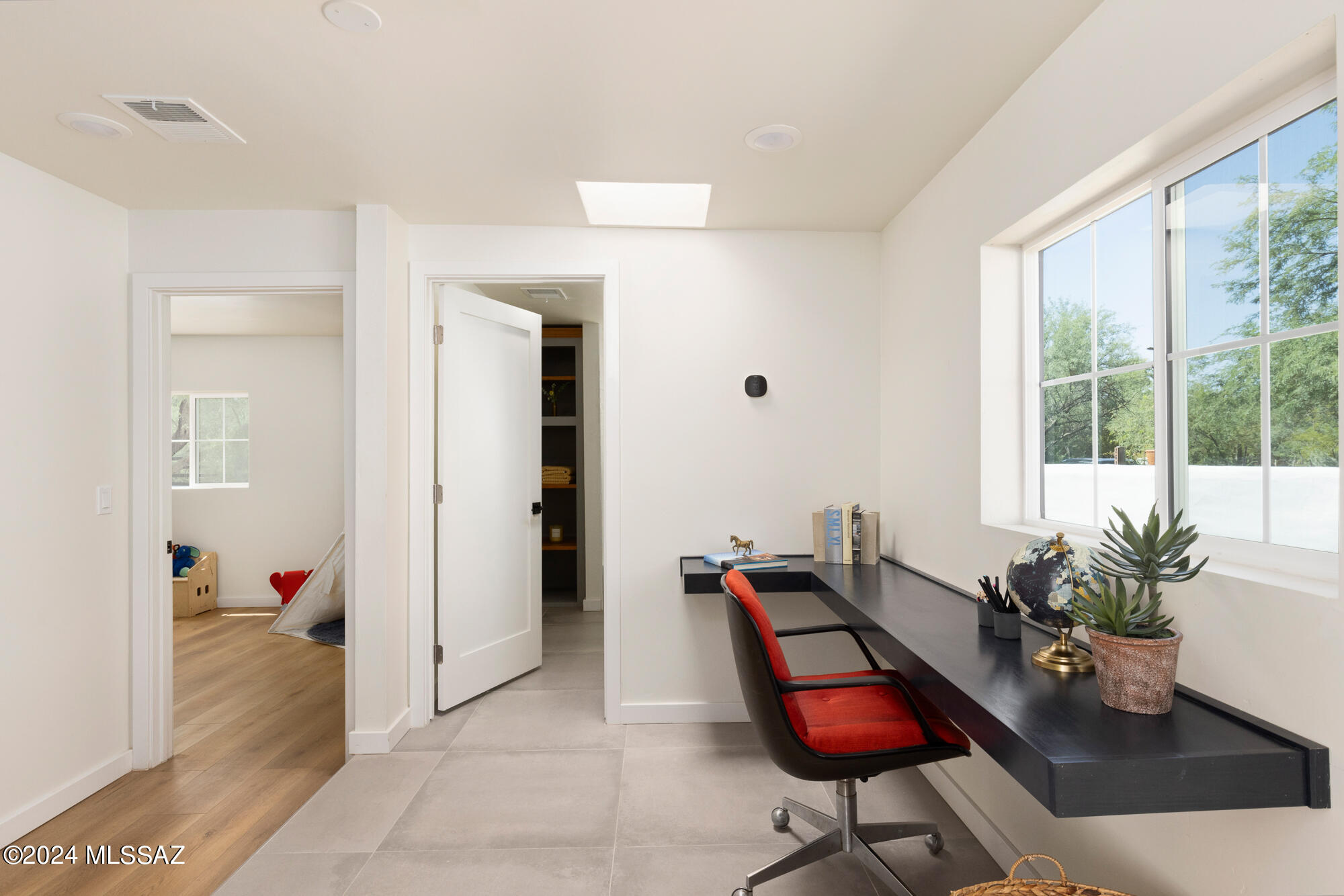2625 E Clays Alley