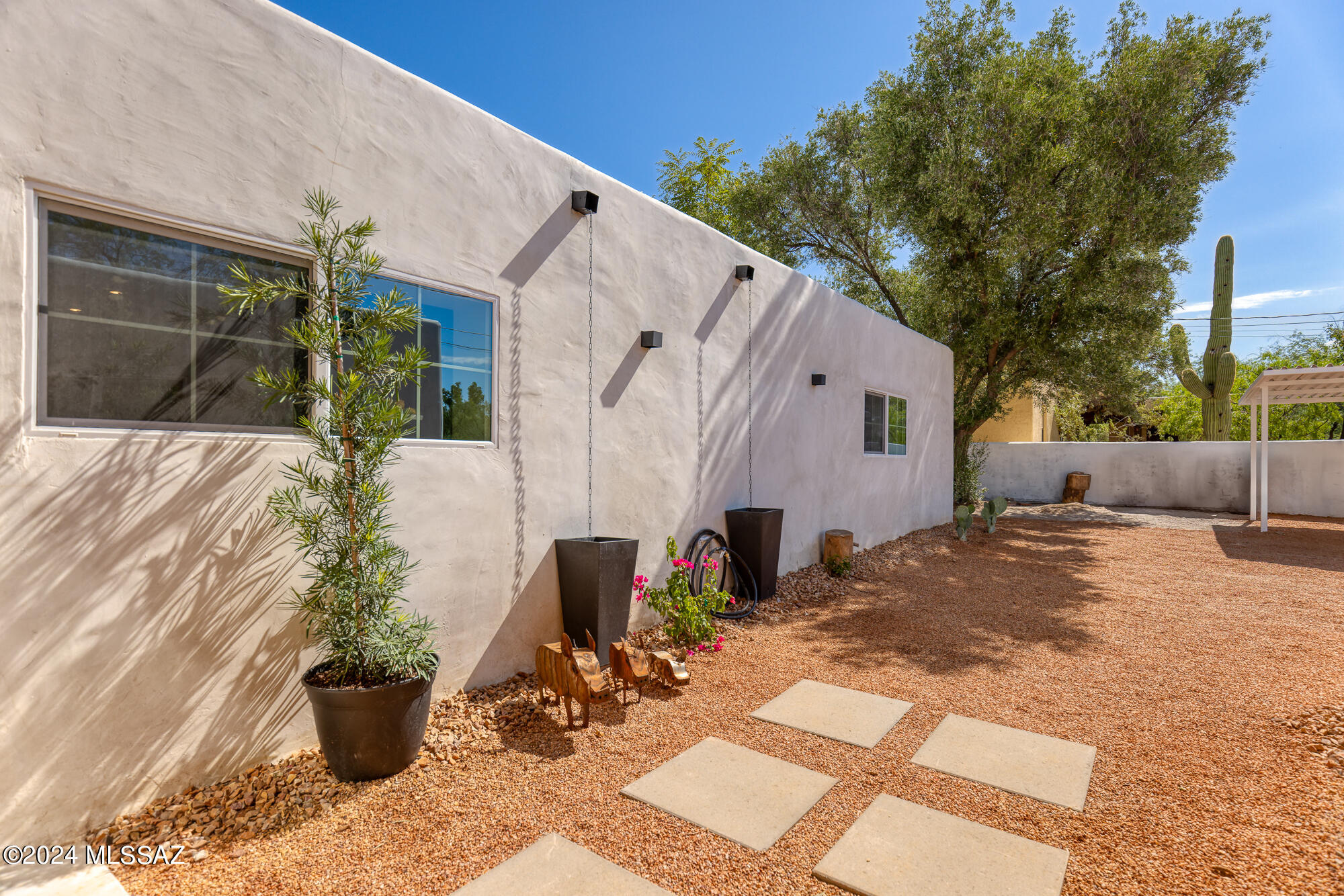 2625 E Clays Alley