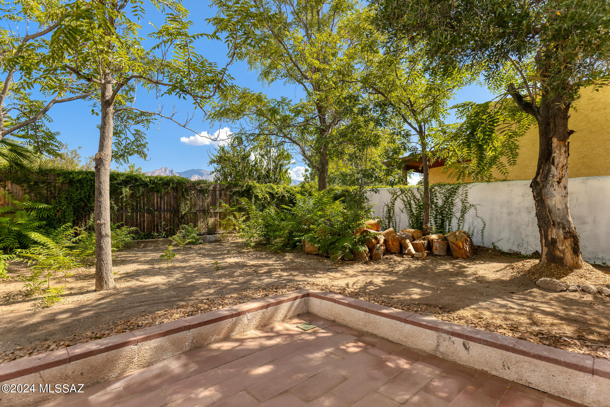2625 E Clays Alley