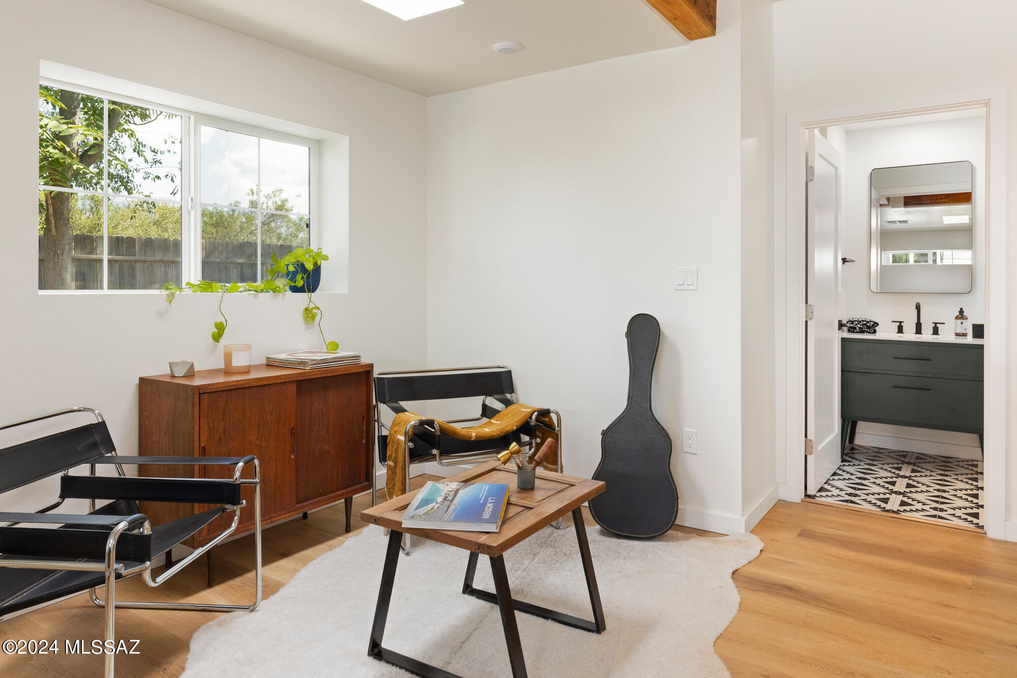 2625 E Clays Alley