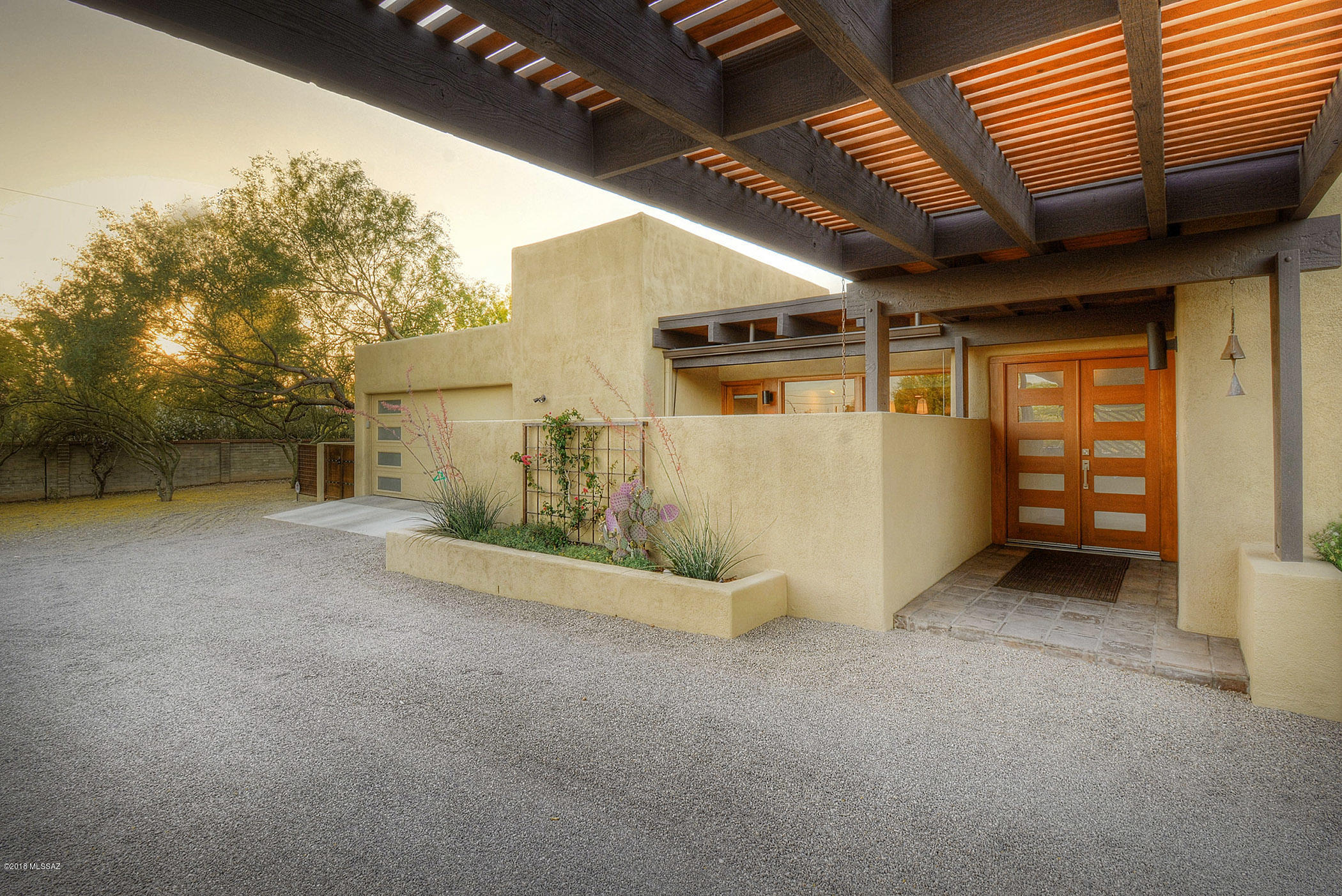 6751 N Paseo De Los Altos