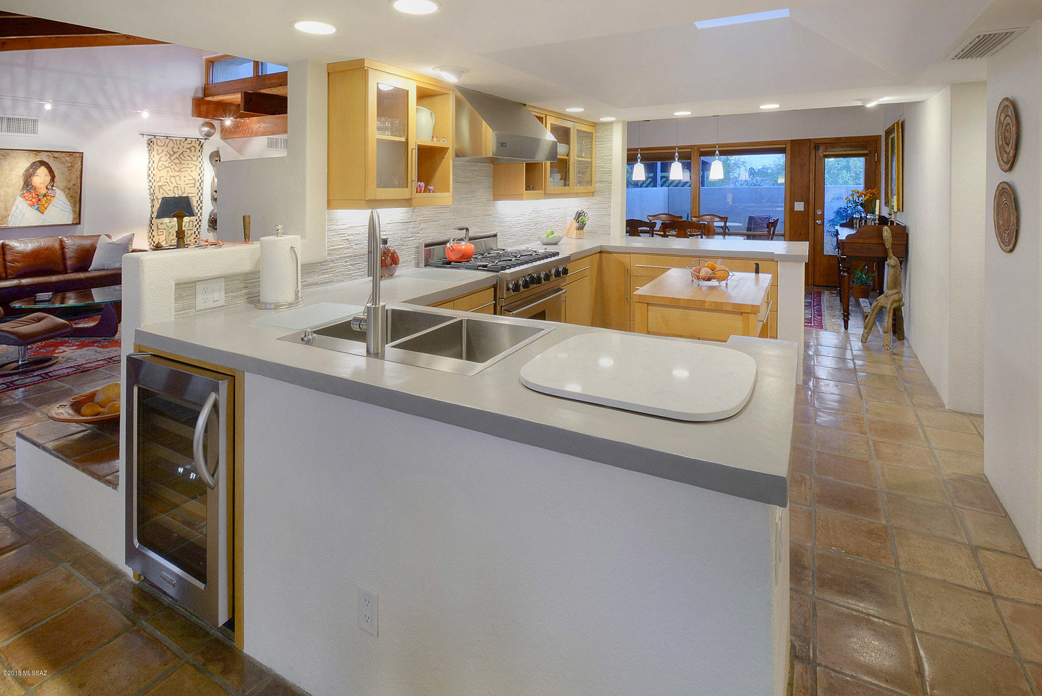 6751 N Paseo De Los Altos