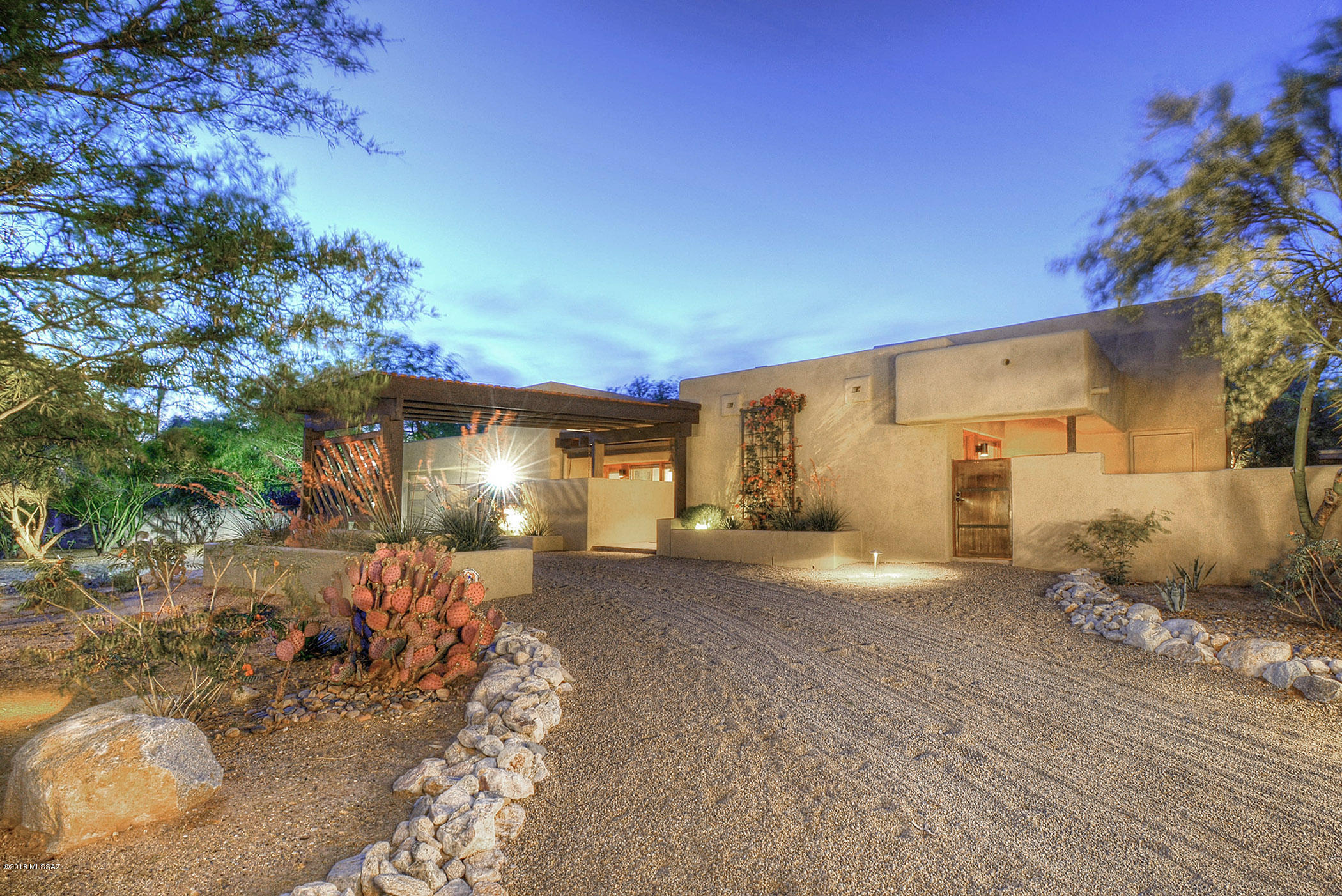 6751 N Paseo De Los Altos