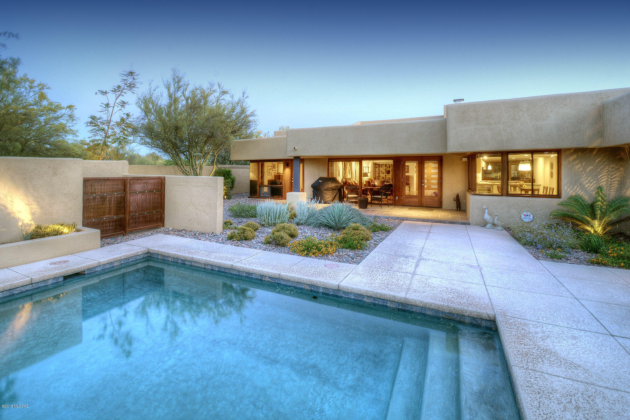6751 N Paseo De Los Altos