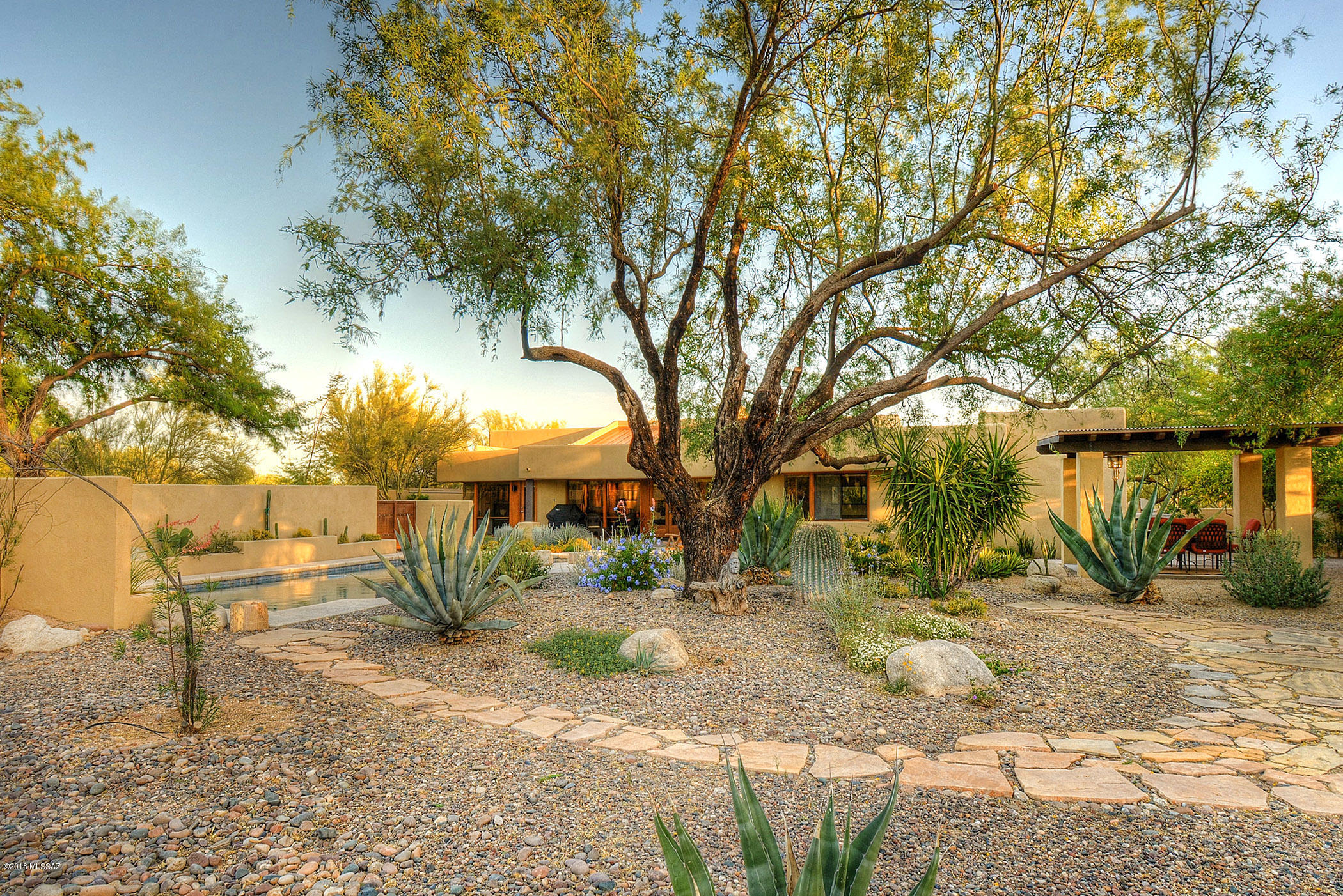 6751 N Paseo De Los Altos