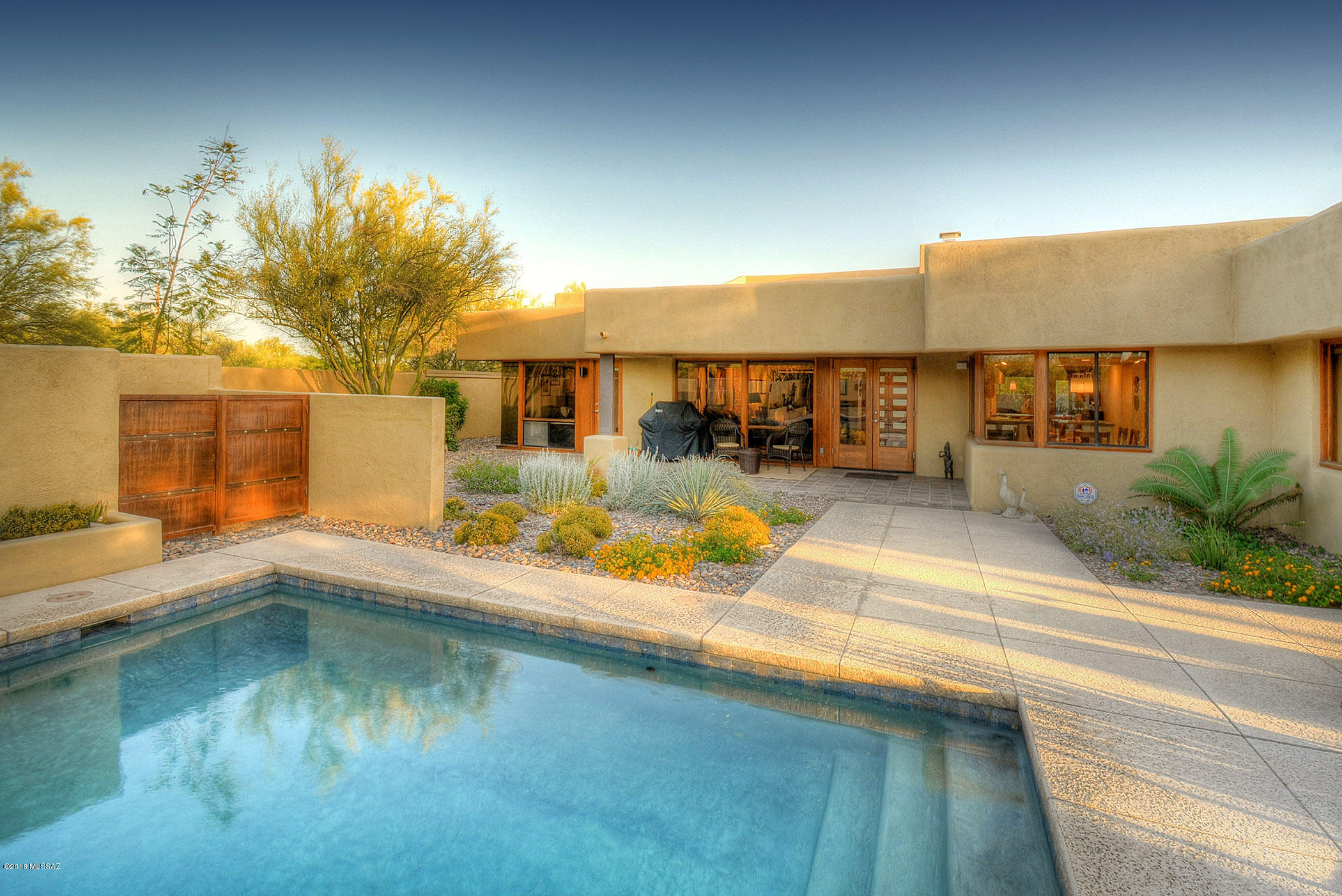 6751 N Paseo De Los Altos