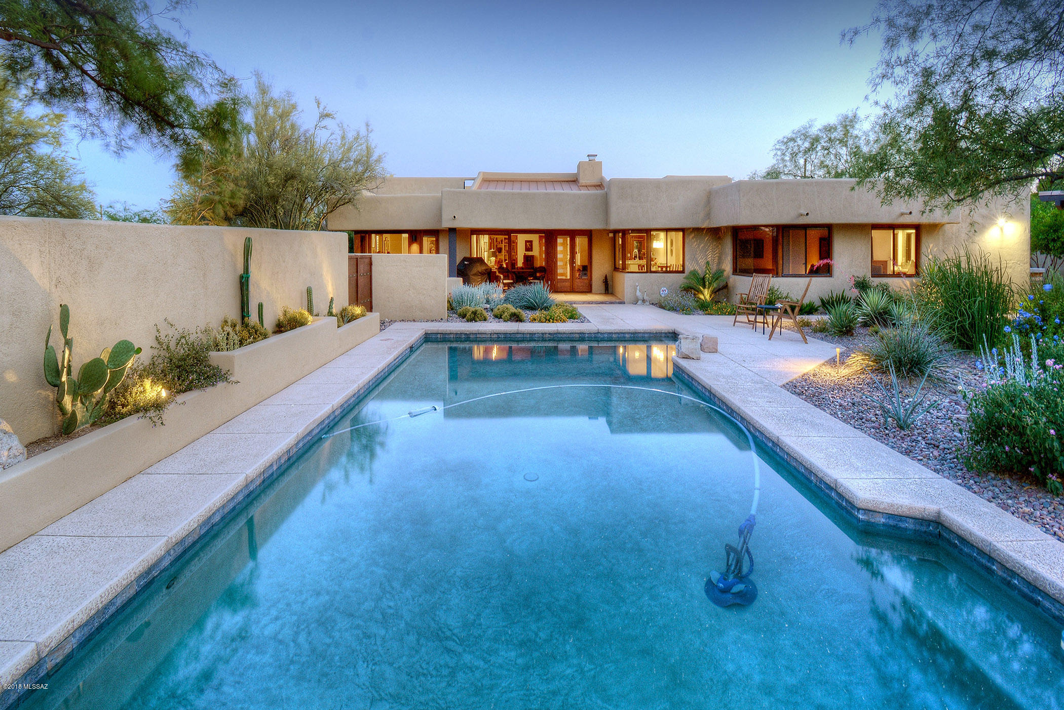 6751 N Paseo De Los Altos