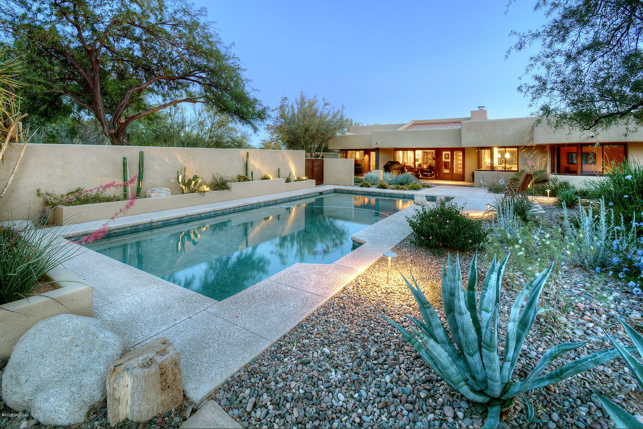 6751 N Paseo De Los Altos