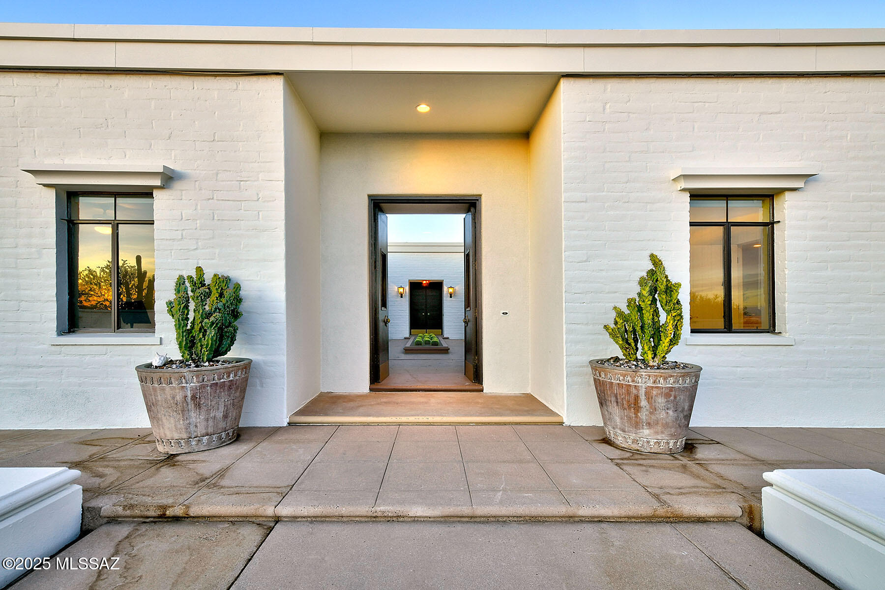 5453 N Camino Real