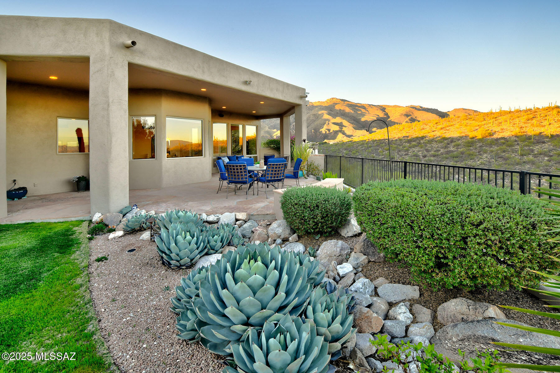 6100 N Paseo Valdear
