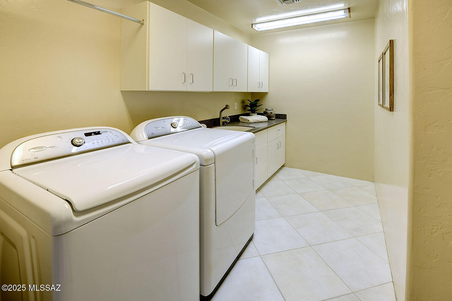 6100 N Paseo Valdear