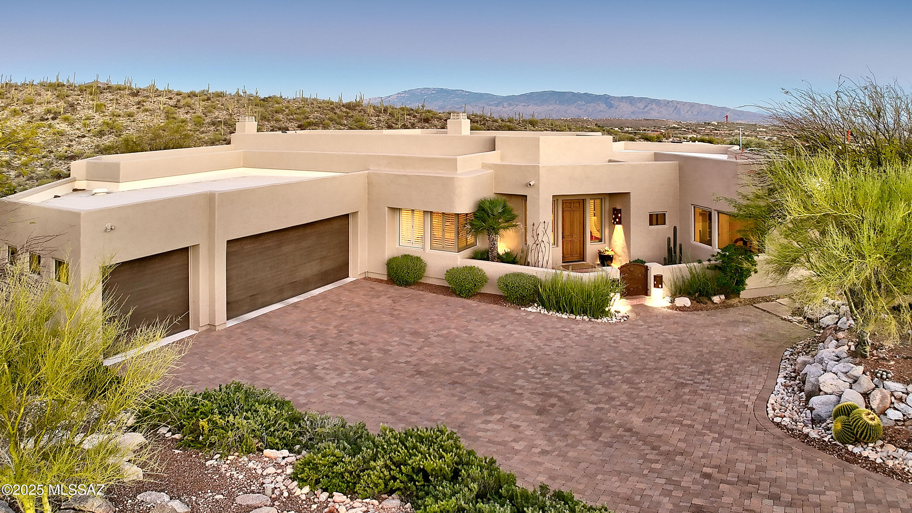 6100 N Paseo Valdear
