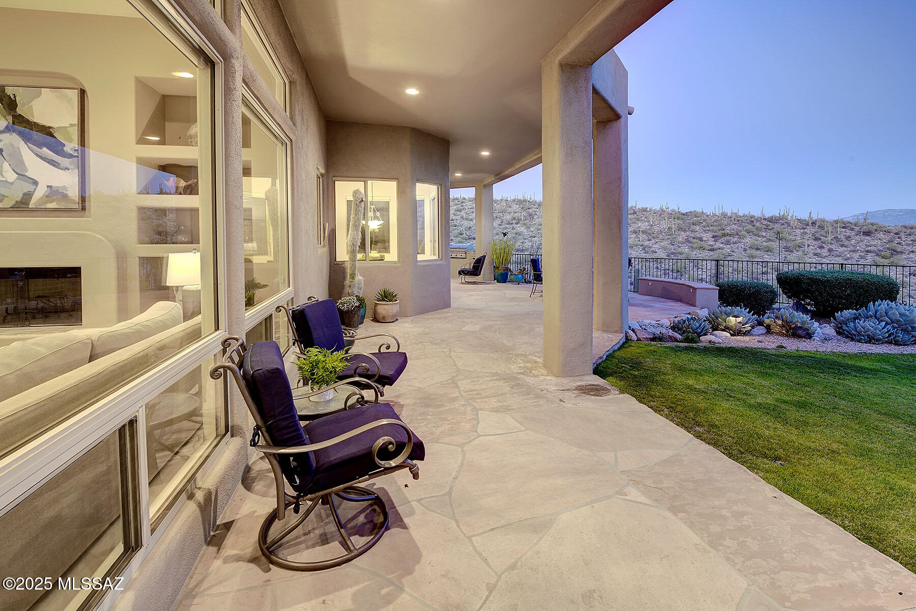 6100 N Paseo Valdear