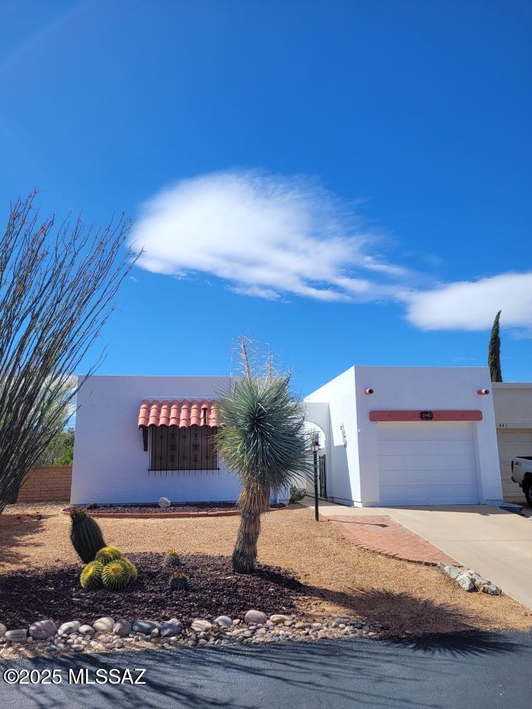 871 N Camino De Luz