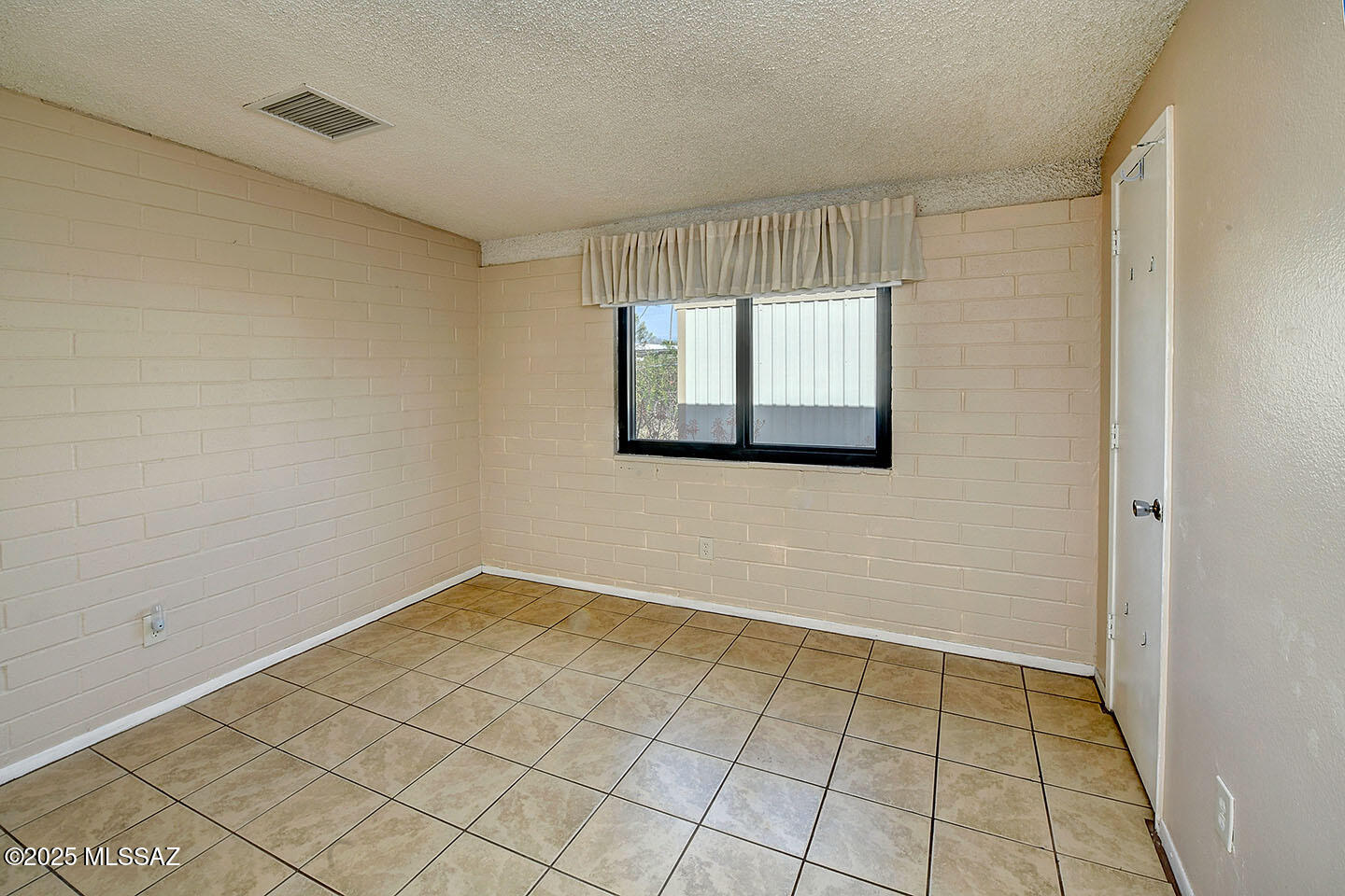 320 W Calle Alvord