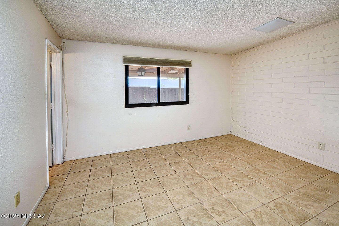 320 W Calle Alvord