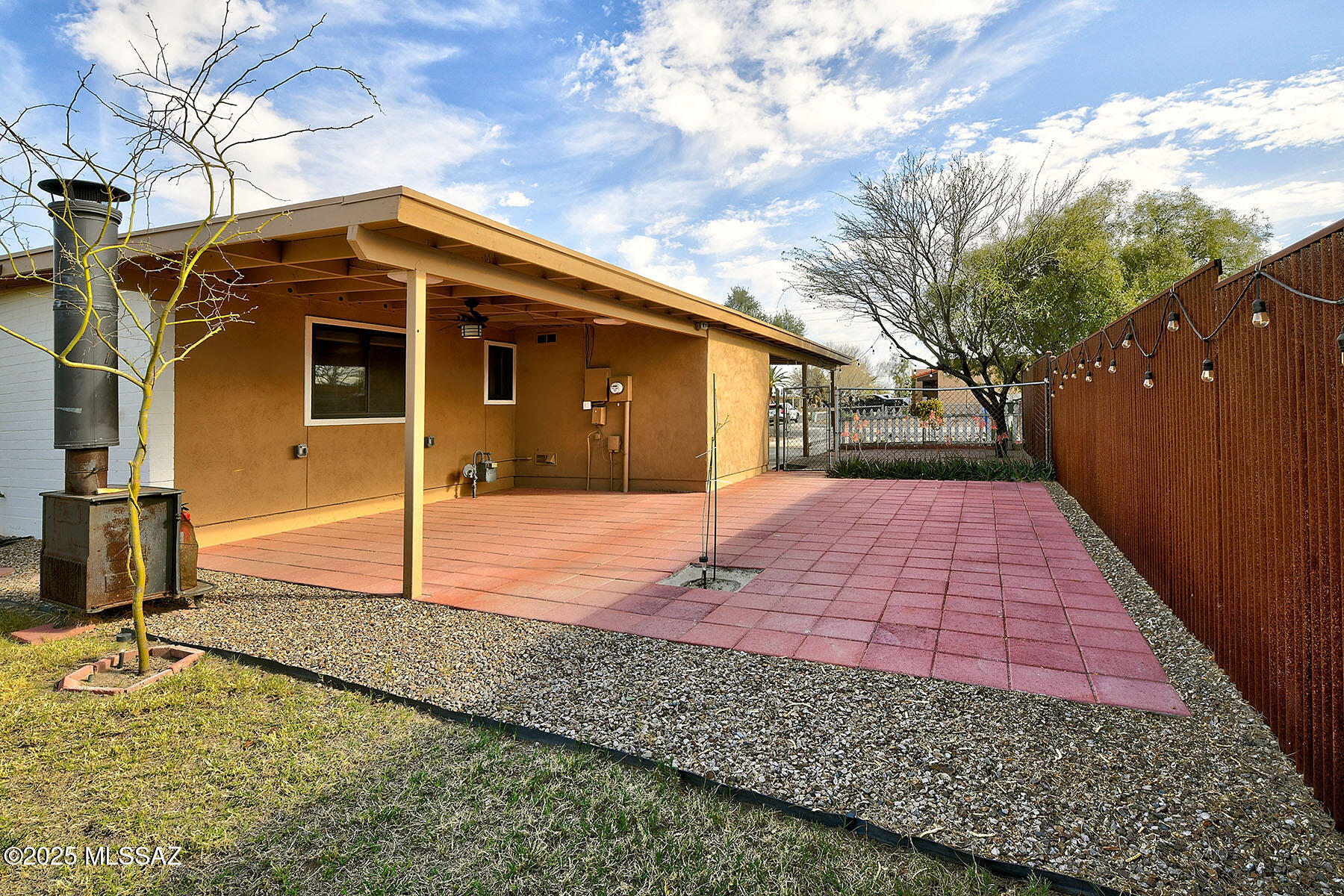 320 W Calle Alvord