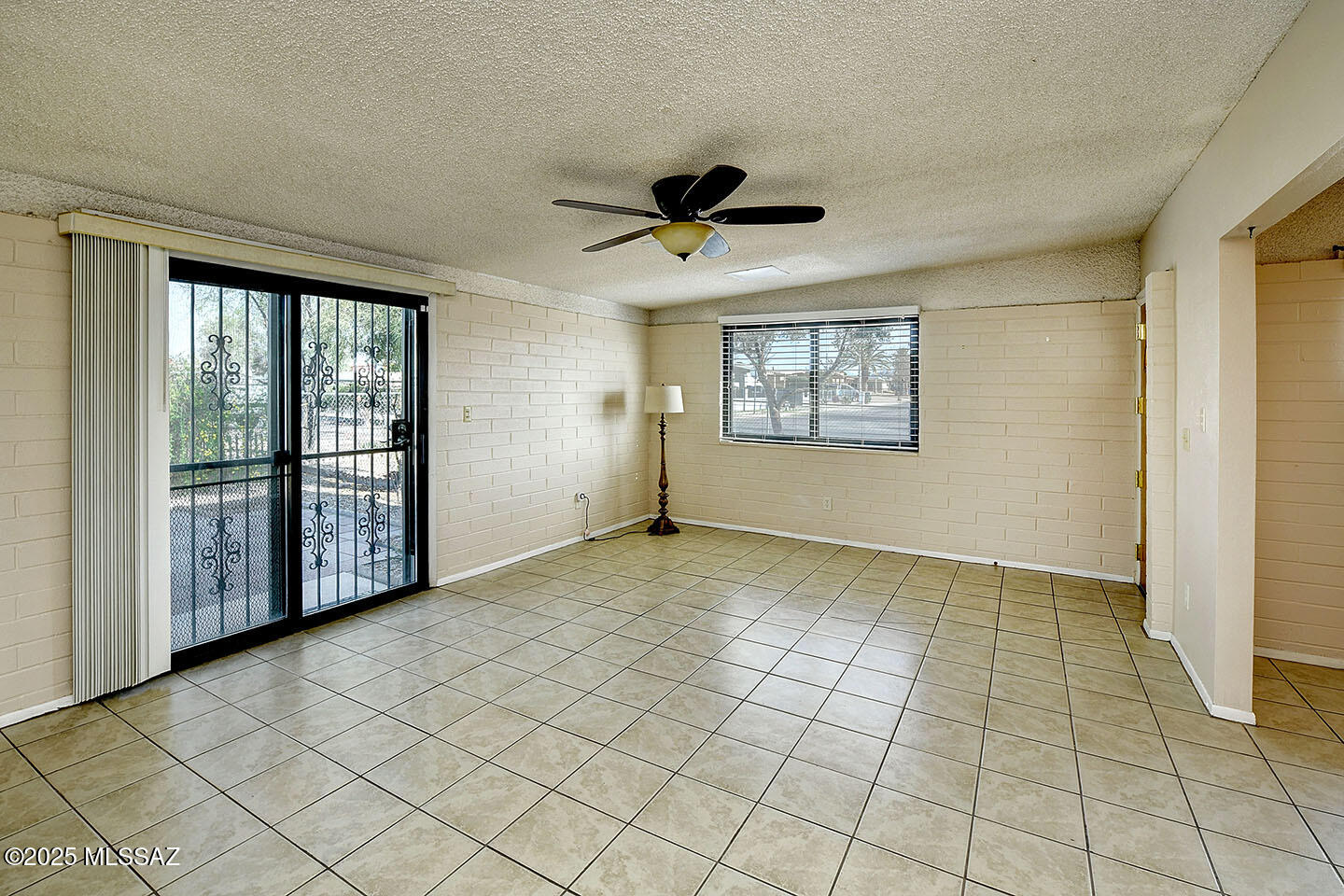320 W Calle Alvord
