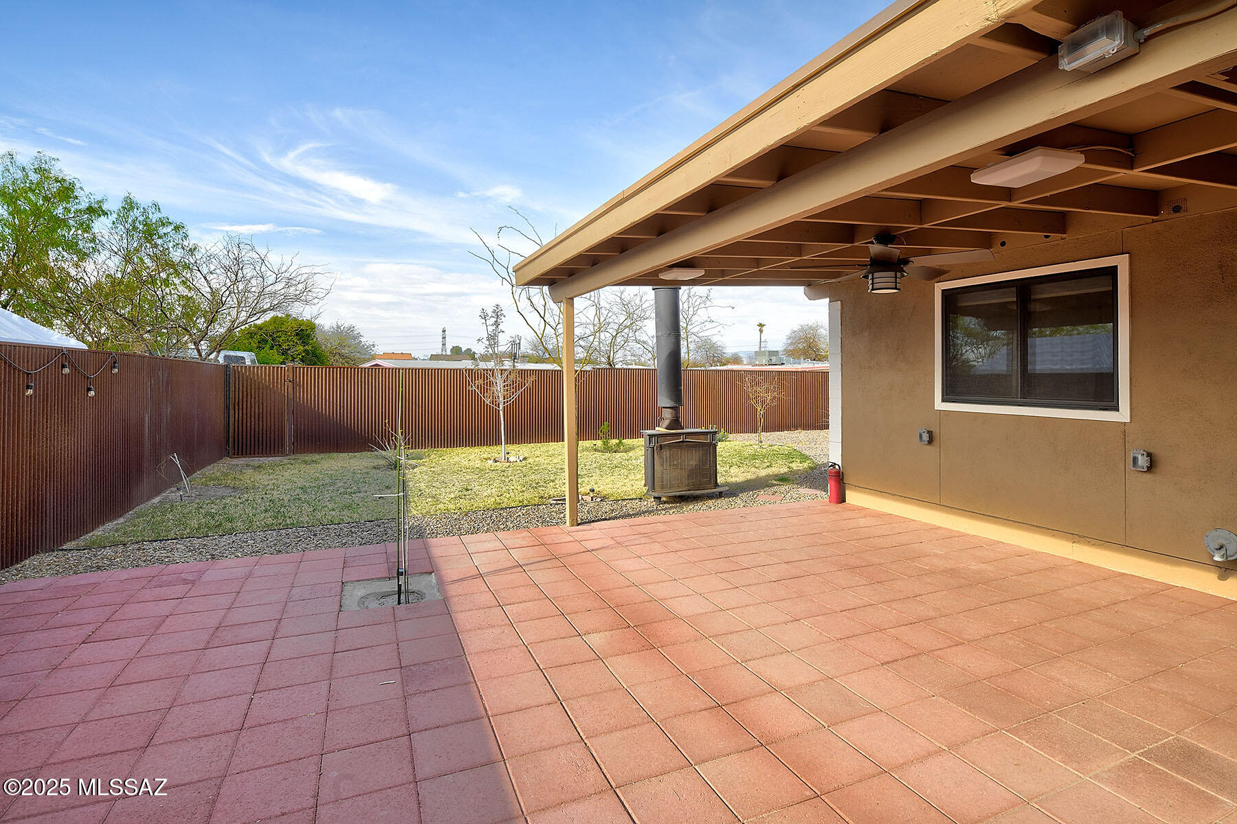 320 W Calle Alvord