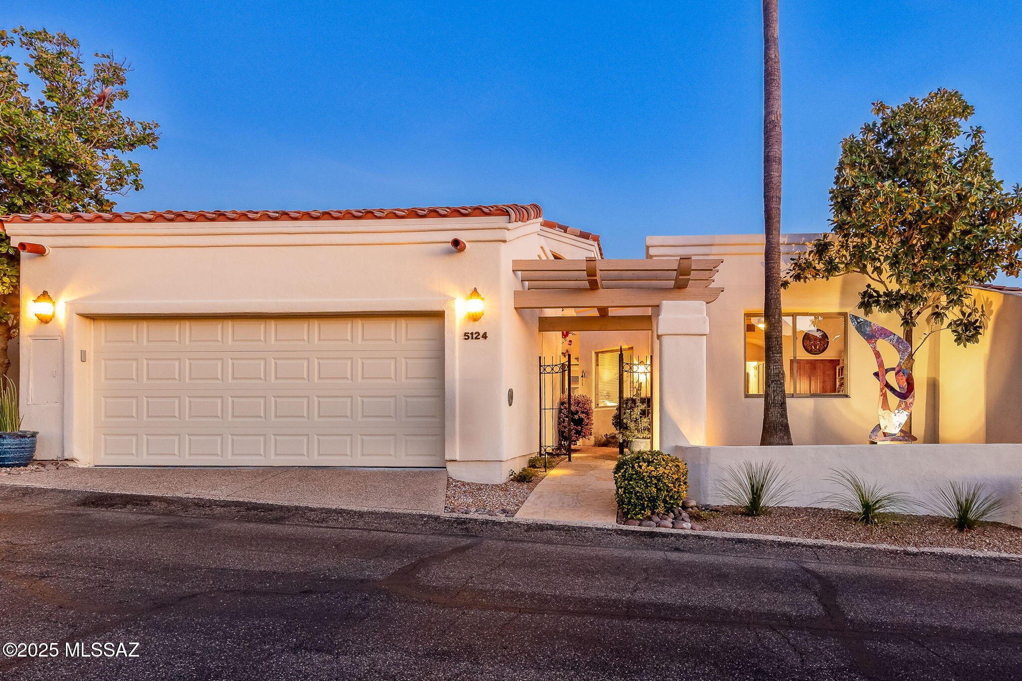 5124 E Calle Brillante