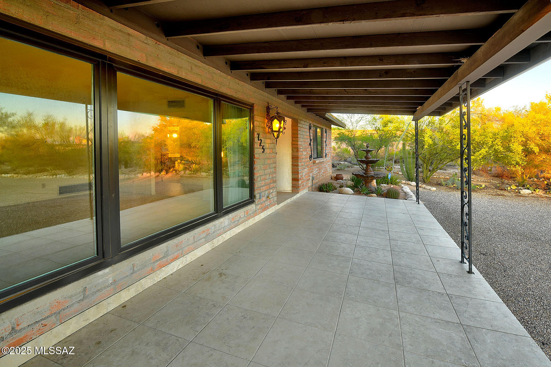 725 E Mescal Place