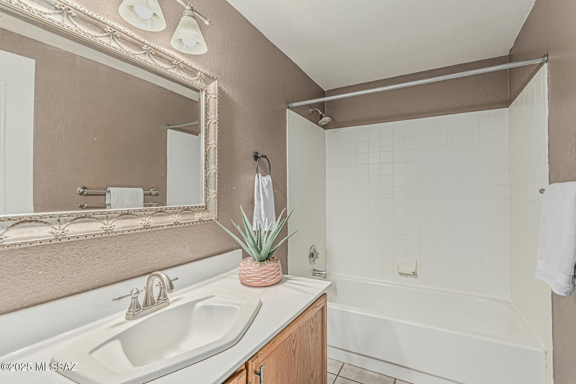 2720 W Camino de las Grutas