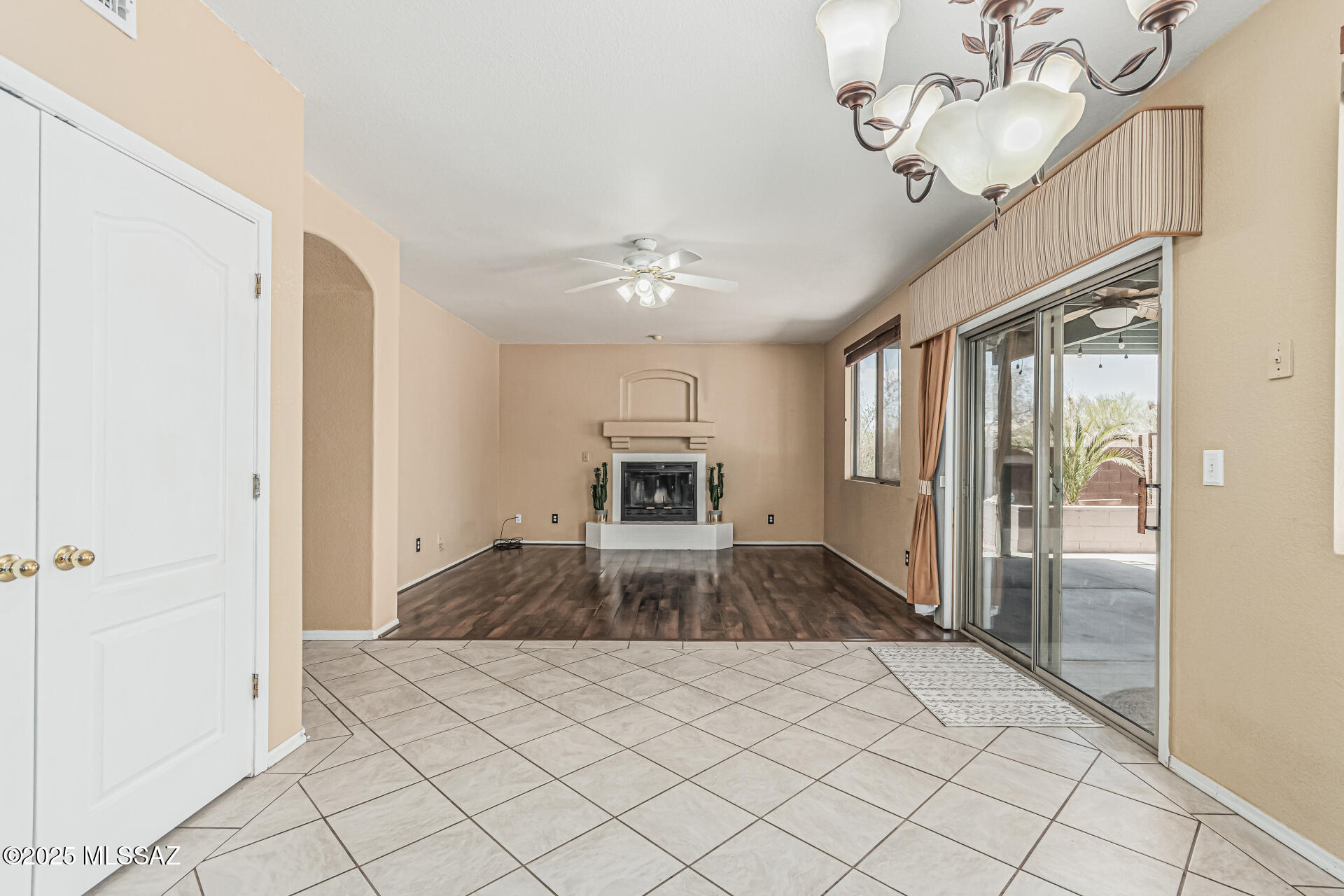 2720 W Camino de las Grutas