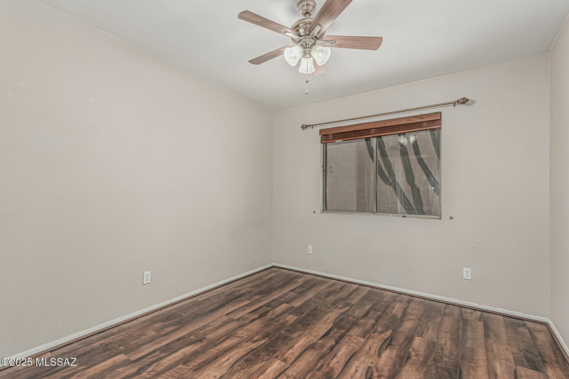 2720 W Camino de las Grutas