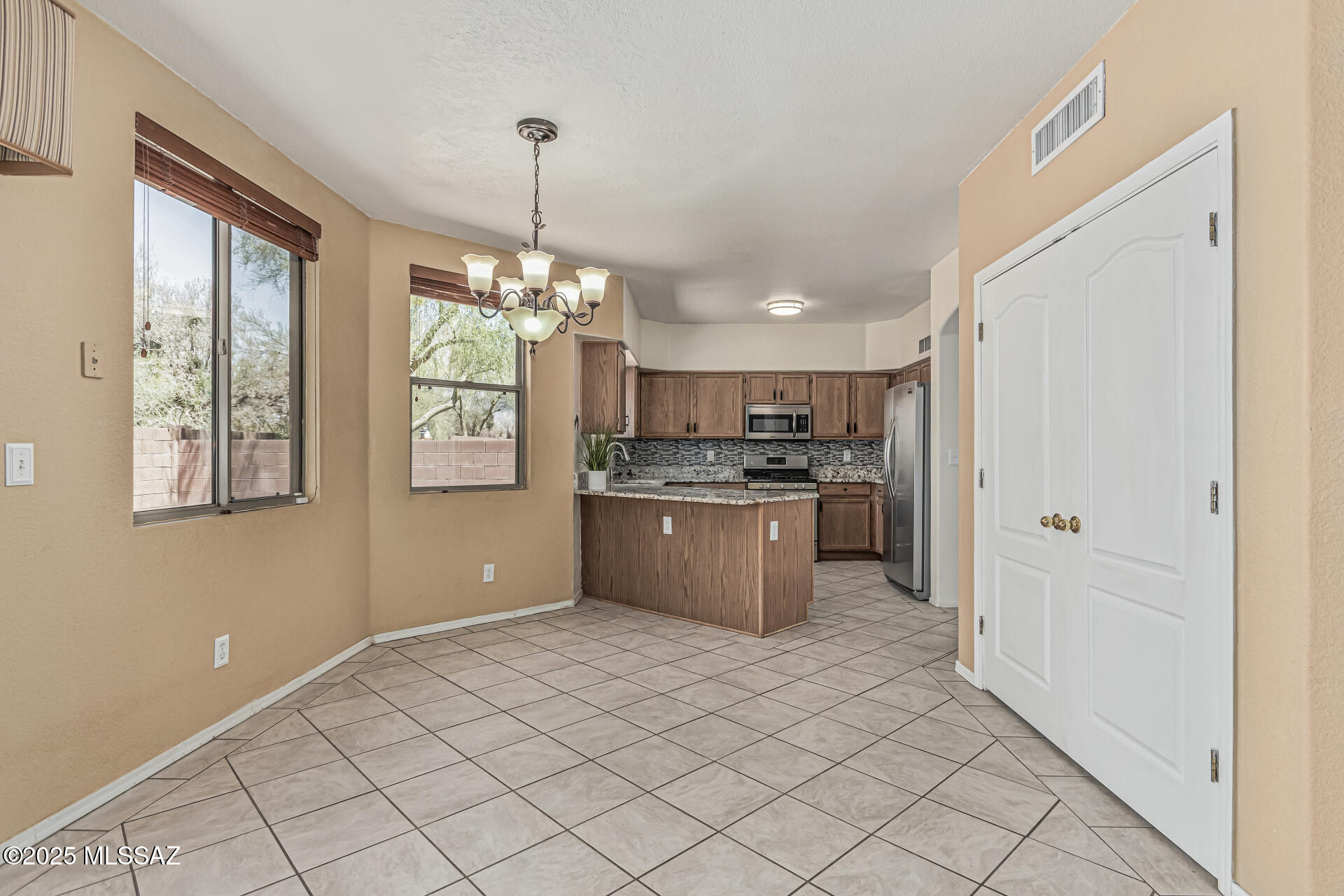 2720 W Camino de las Grutas