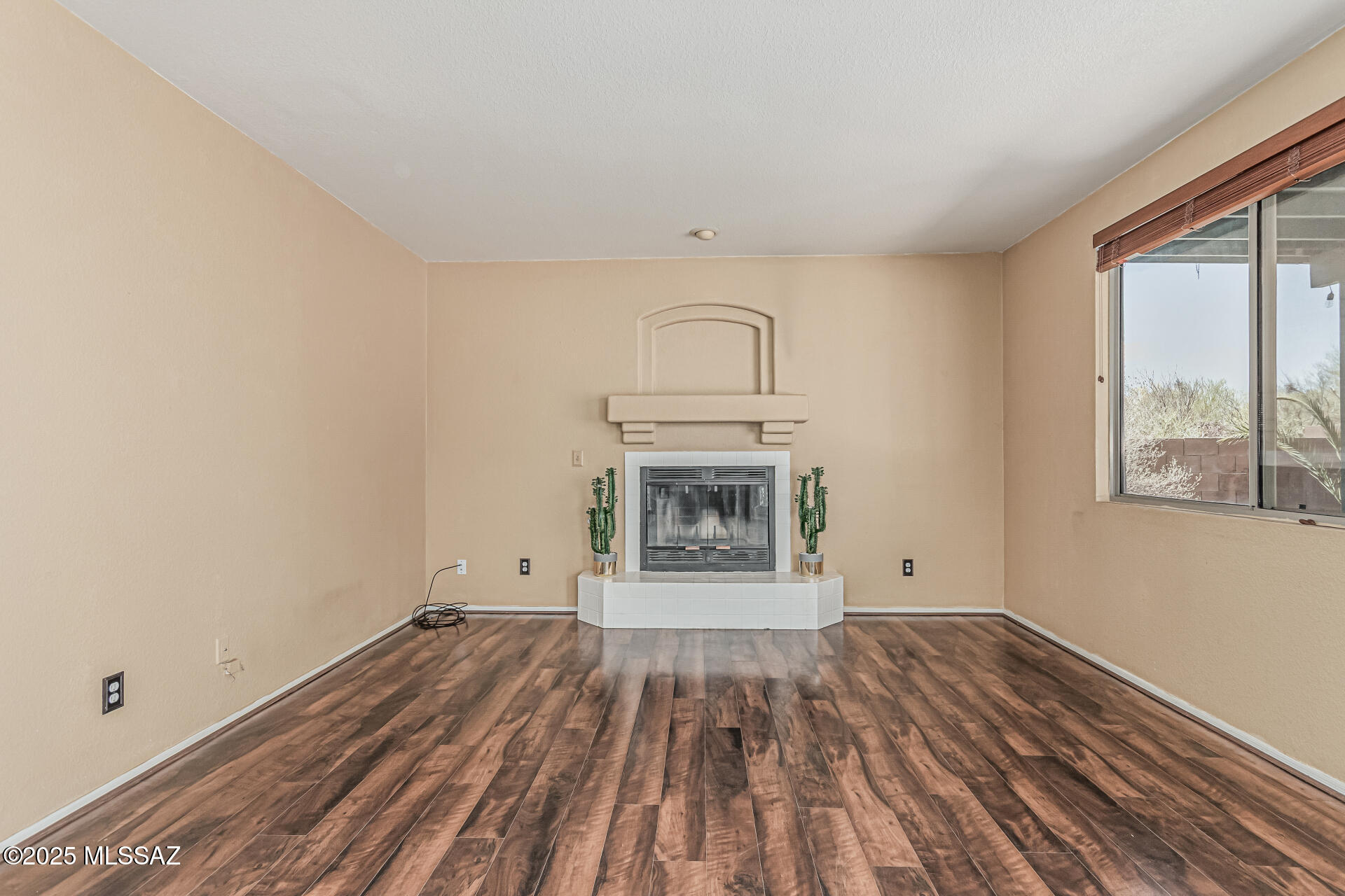 2720 W Camino de las Grutas