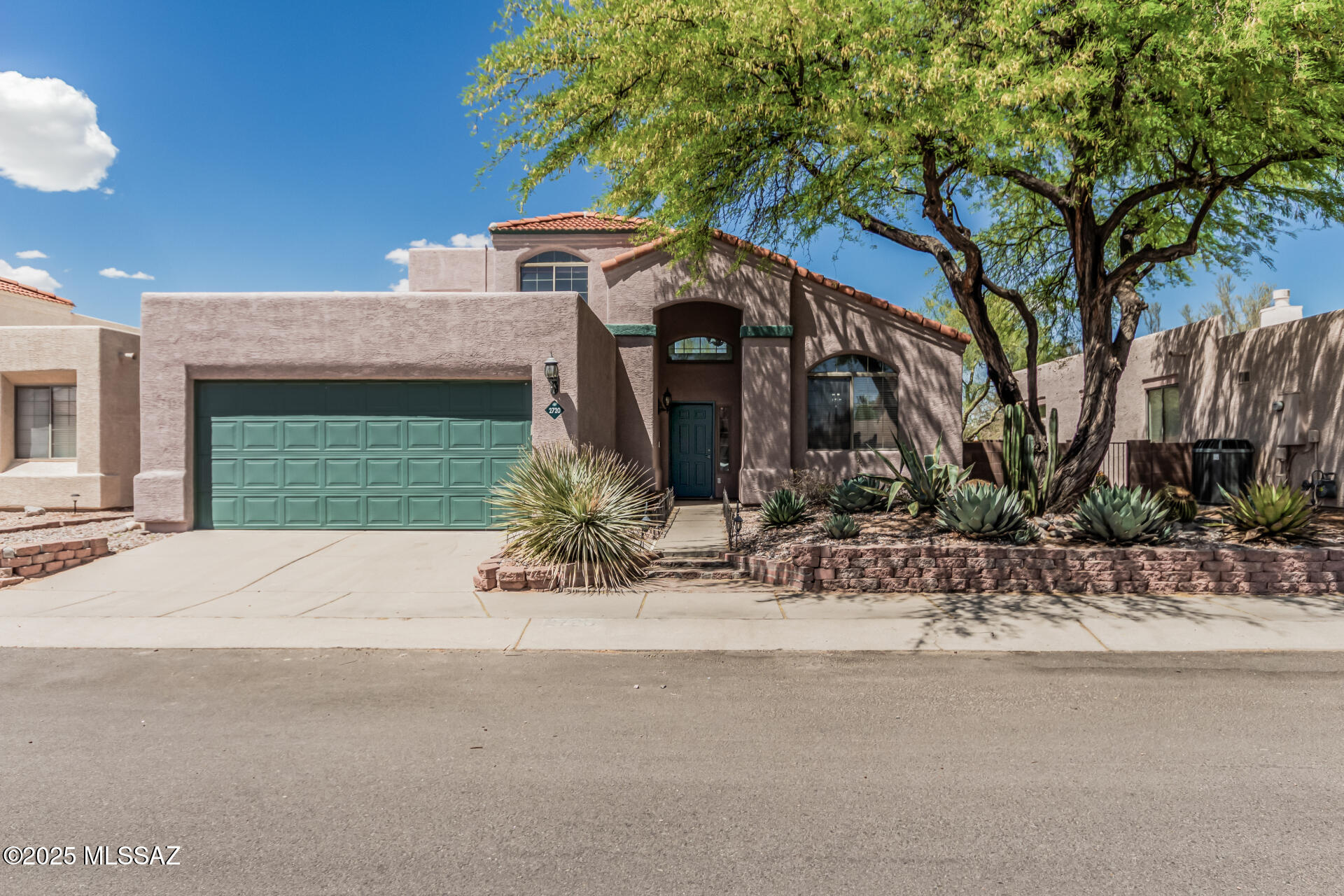 2720 W Camino de las Grutas