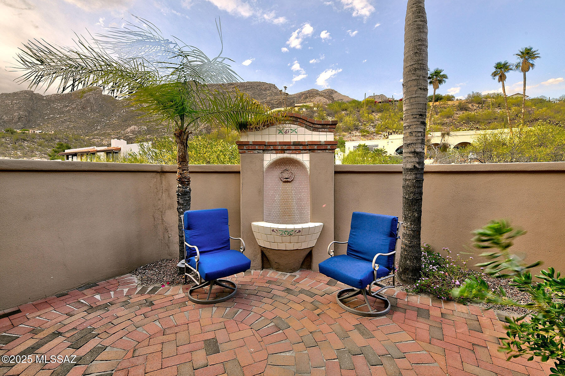 4904 E Oakmont Drive