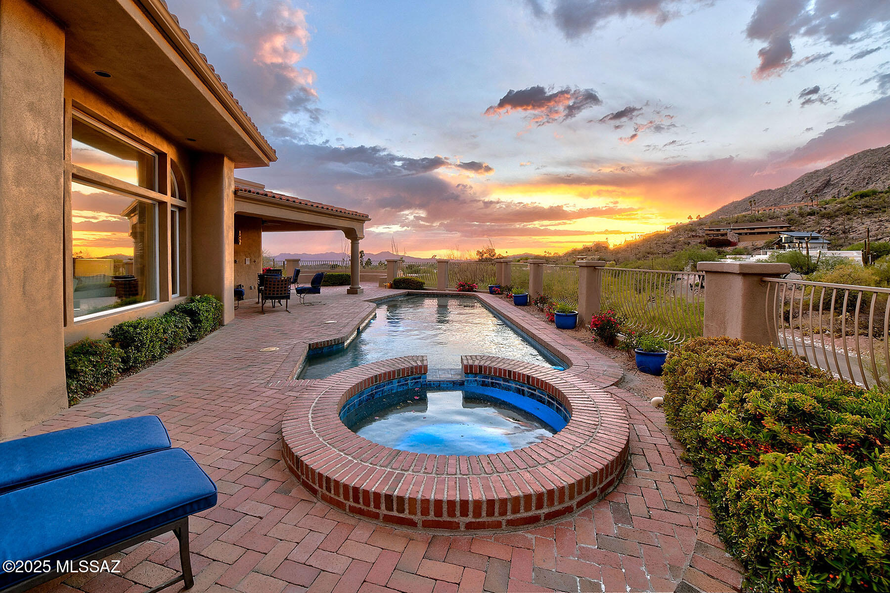 4904 E Oakmont Drive