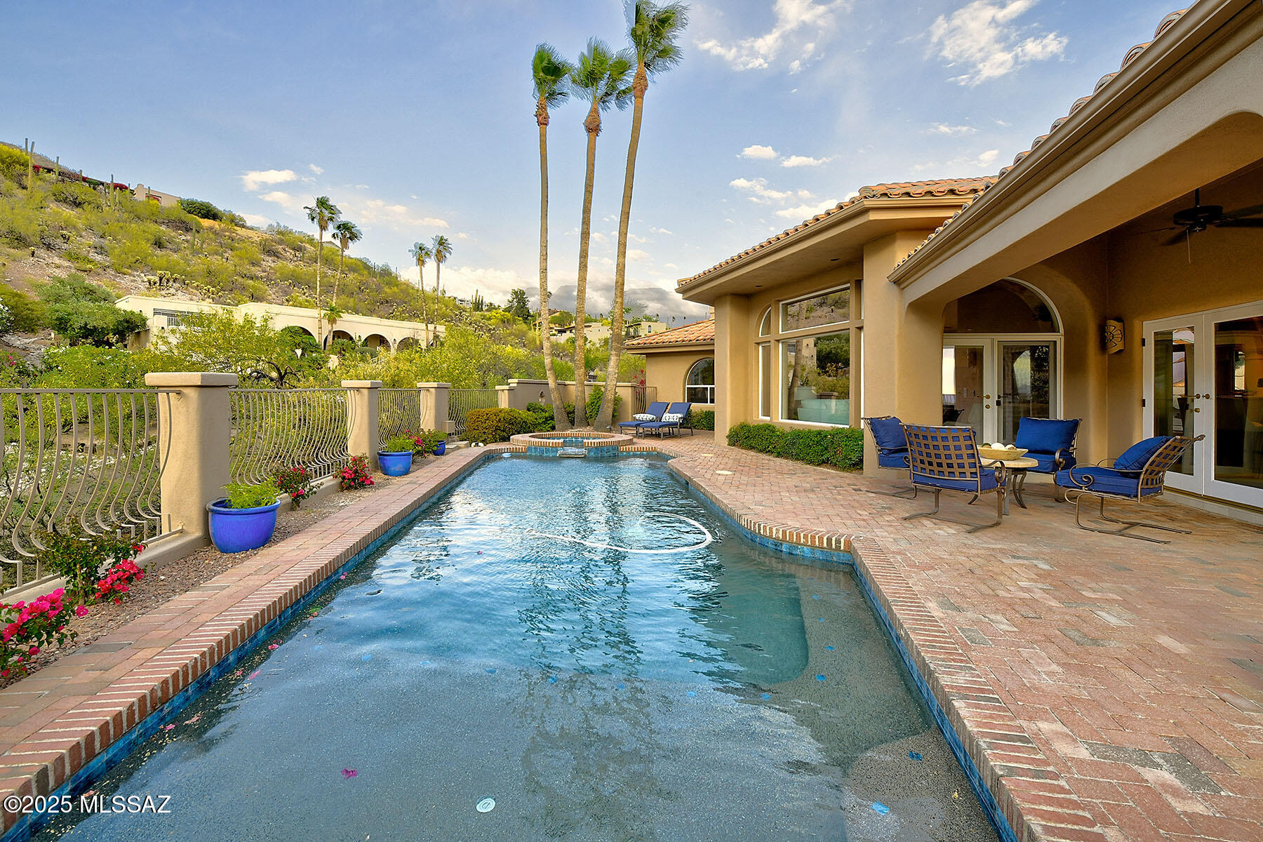 4904 E Oakmont Drive