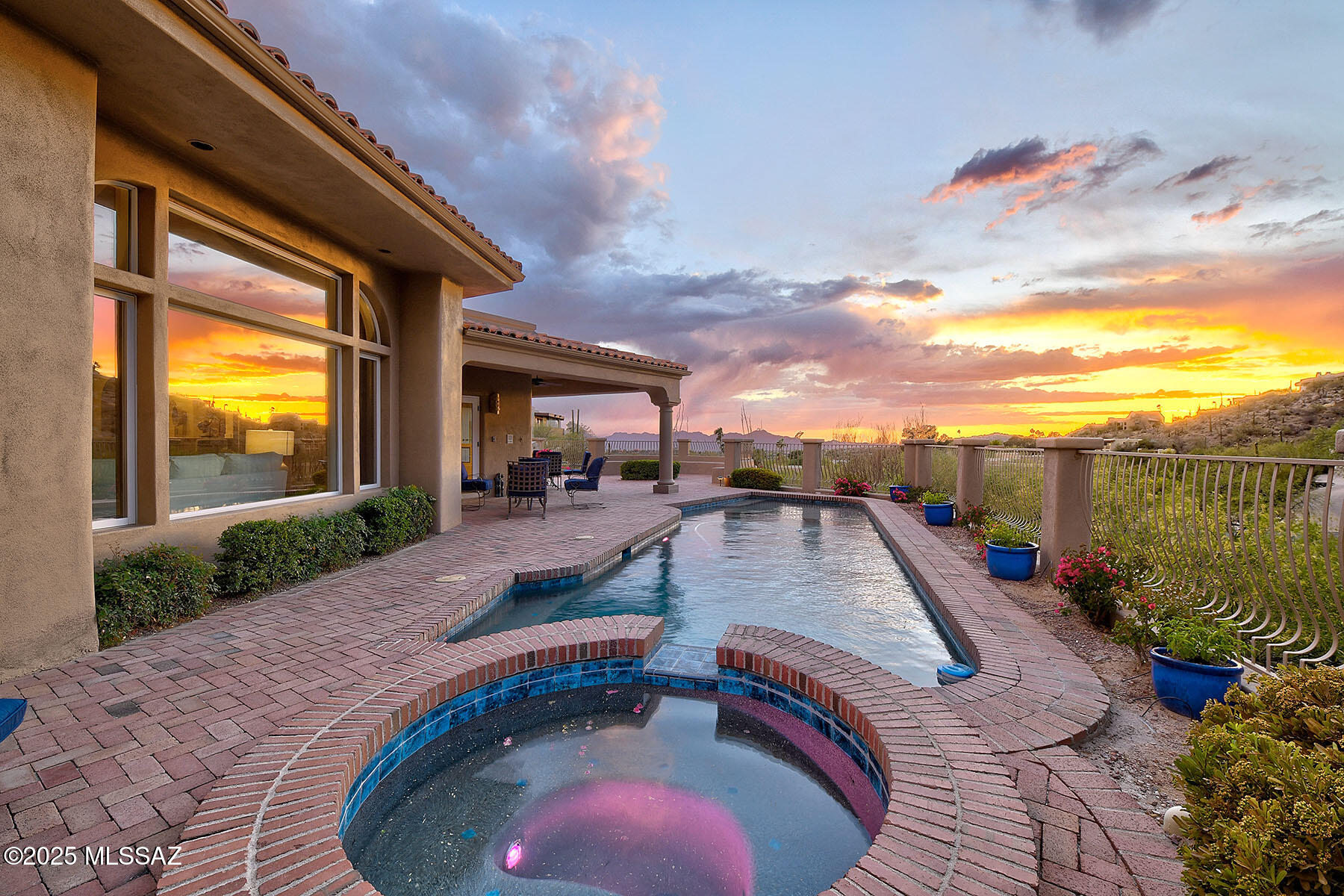 4904 E Oakmont Drive