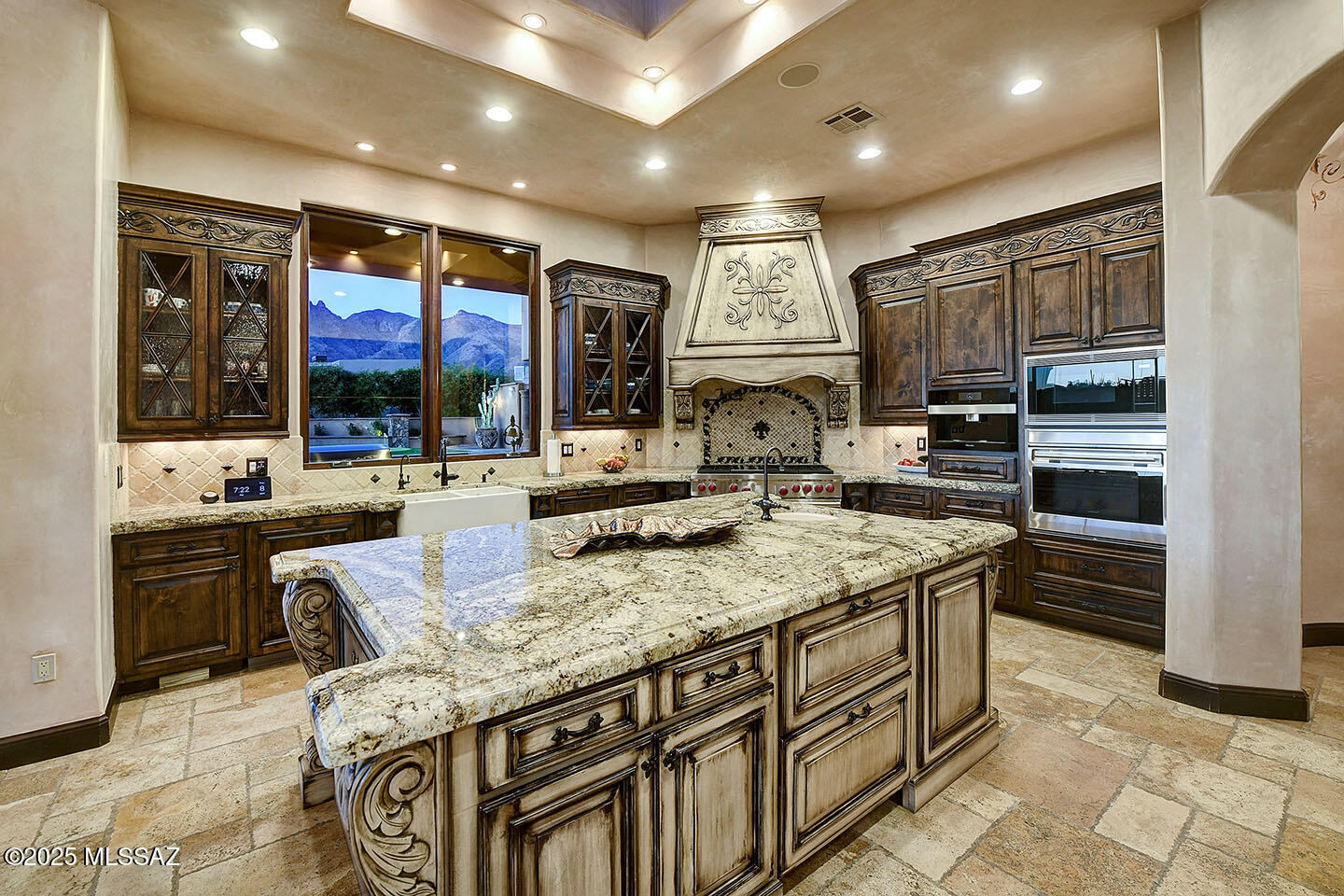 6015 N Camino Preciado