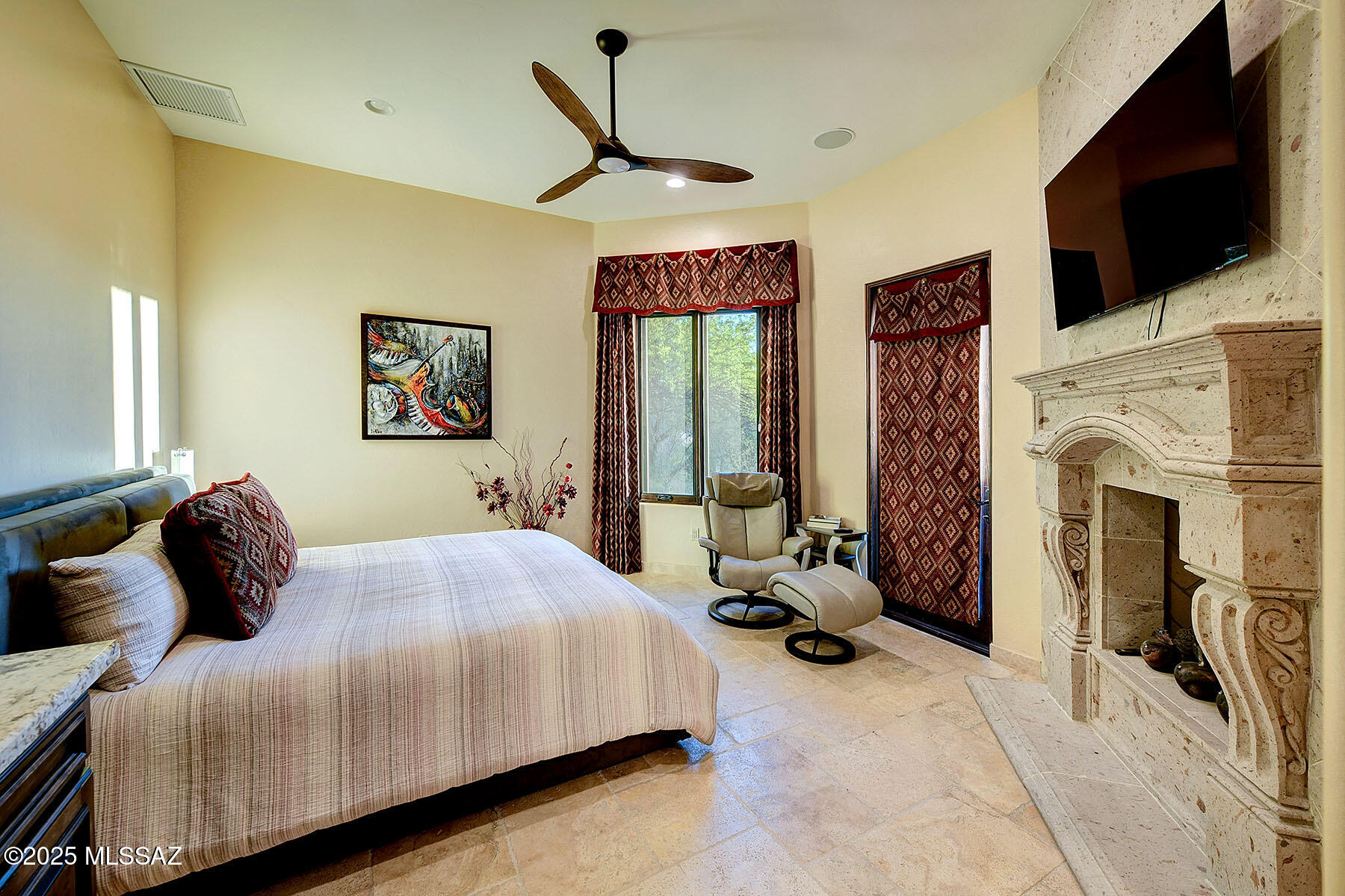 6015 N Camino Preciado