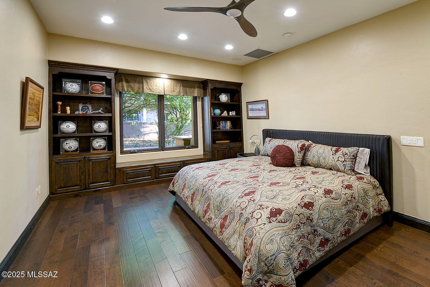 6015 N Camino Preciado