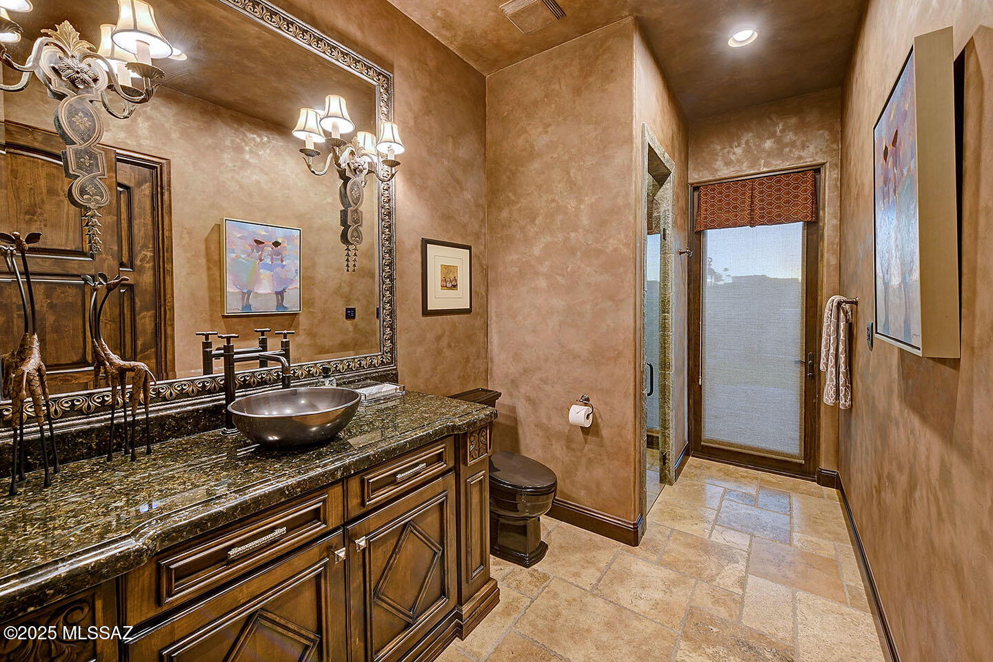 6015 N Camino Preciado