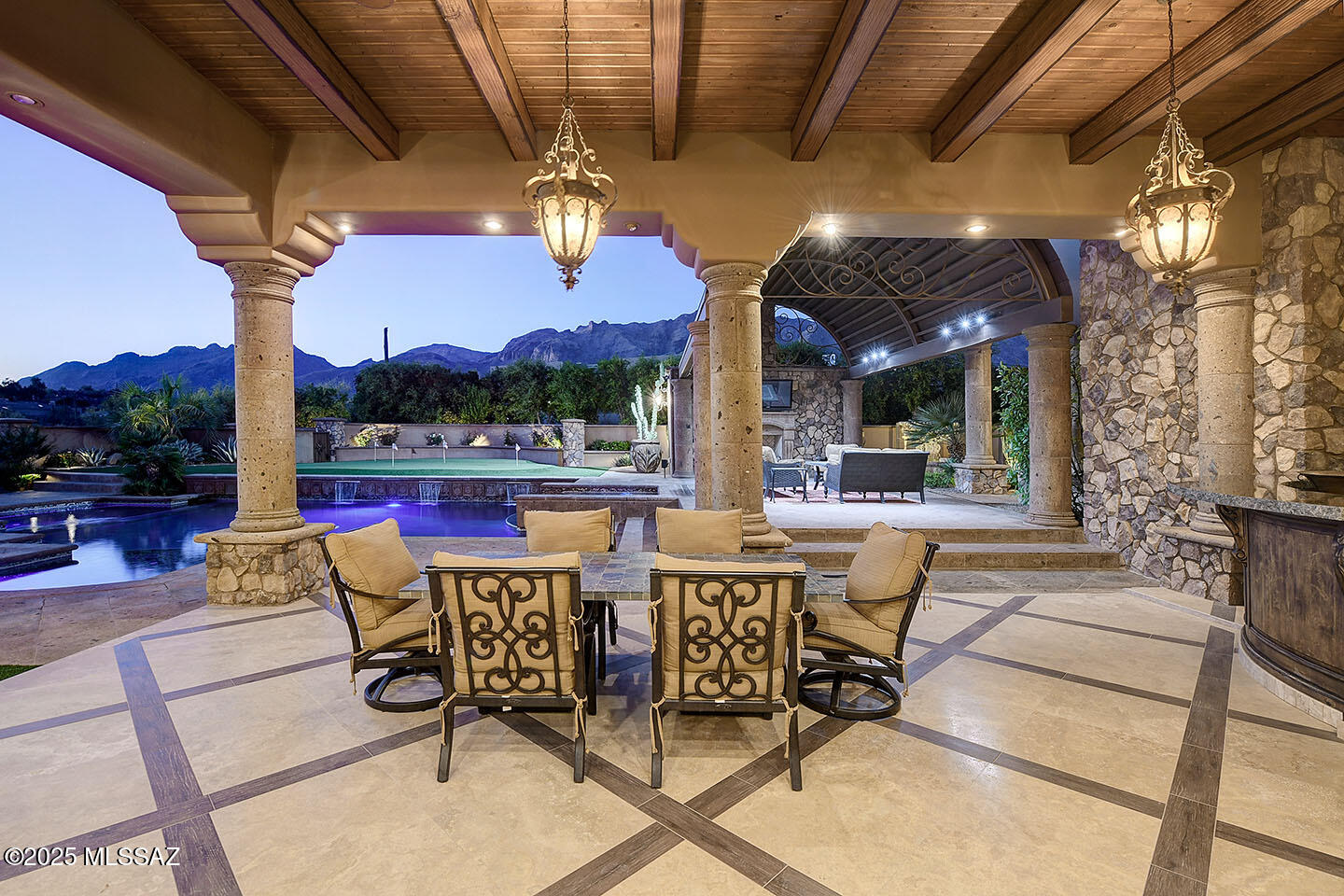 6015 N Camino Preciado