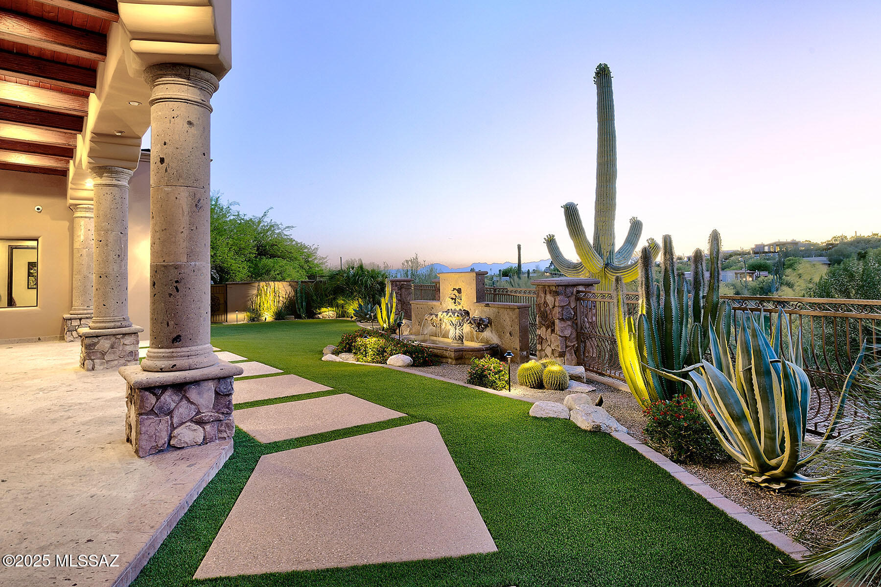 6015 N Camino Preciado