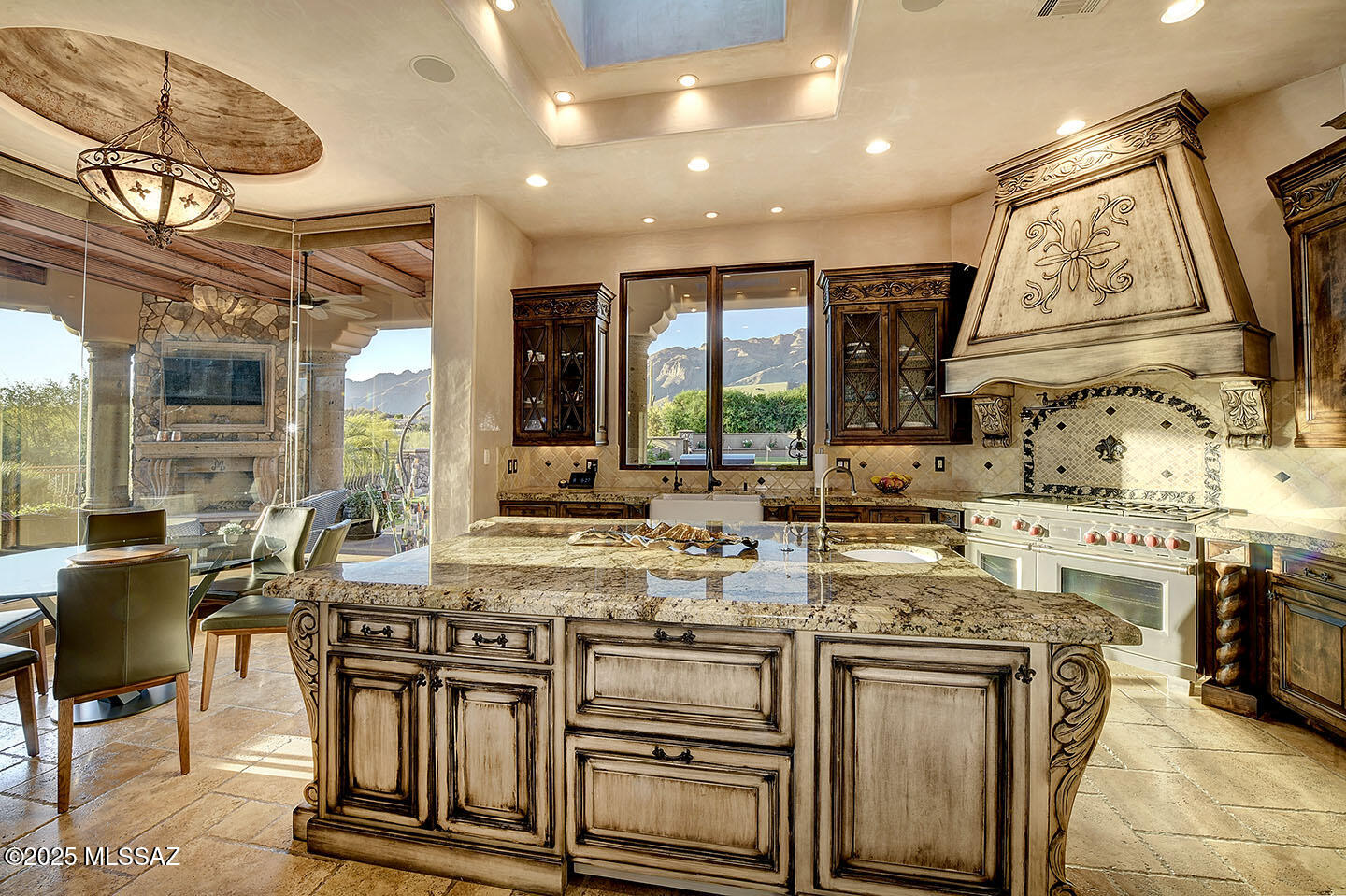 6015 N Camino Preciado