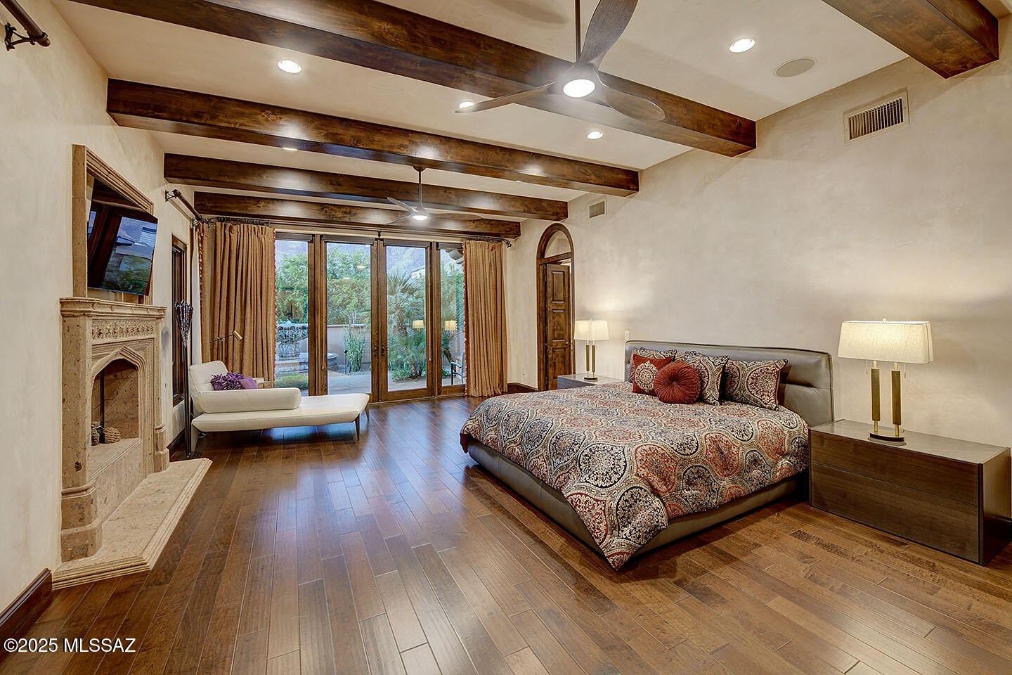 6015 N Camino Preciado