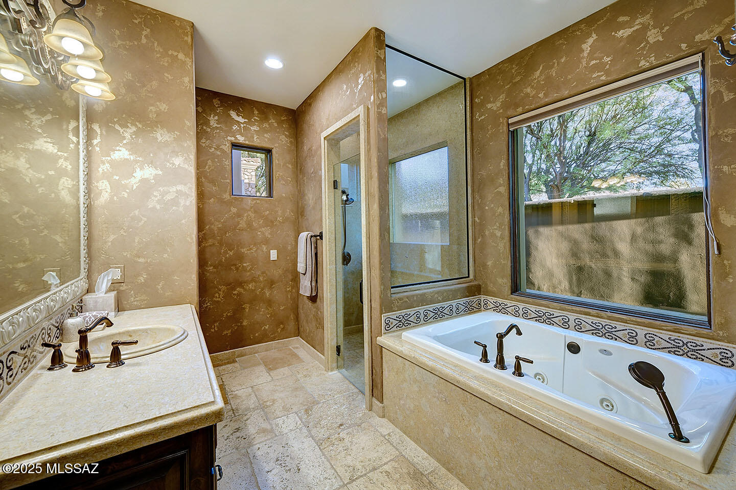 6015 N Camino Preciado