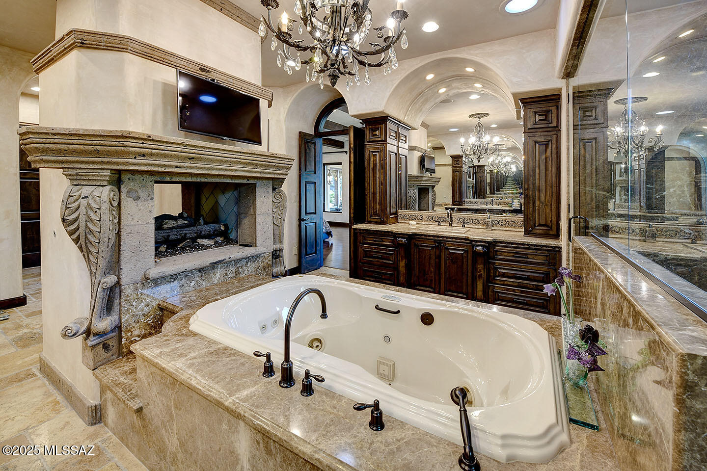 6015 N Camino Preciado