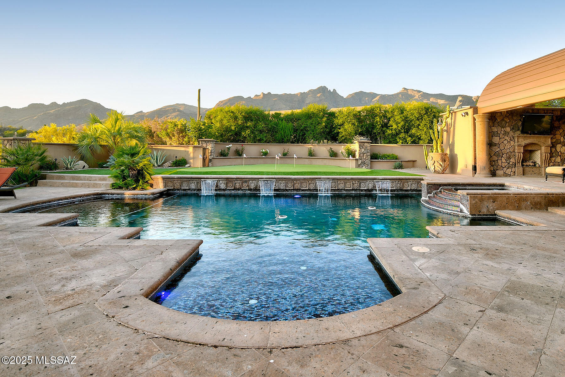 6015 N Camino Preciado