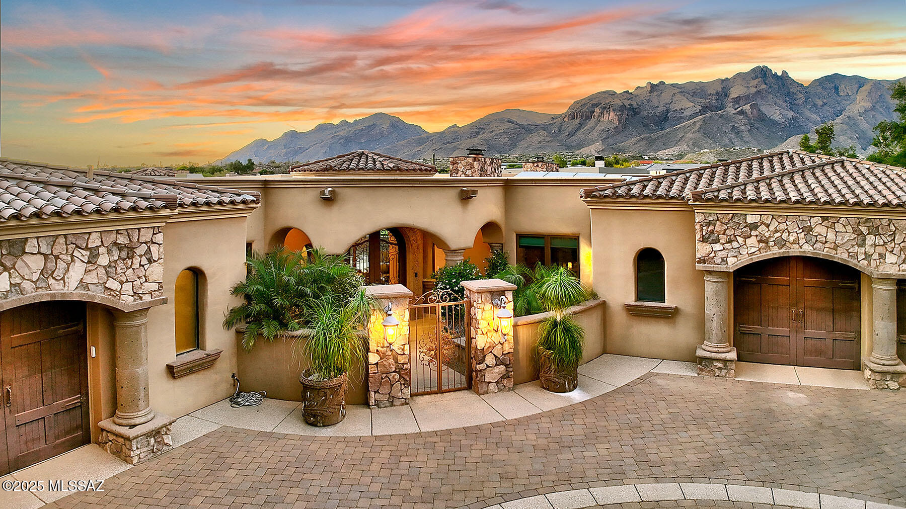 6015 N Camino Preciado