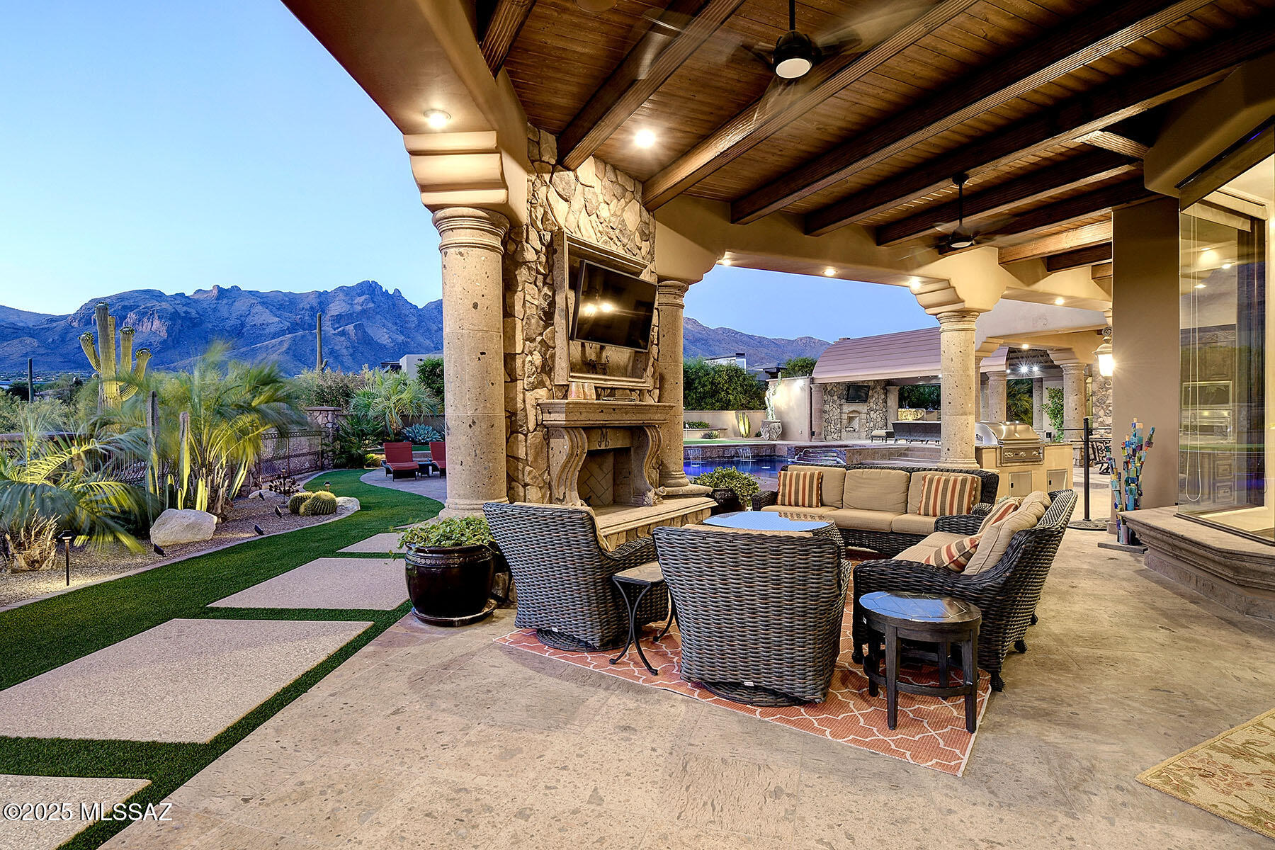 6015 N Camino Preciado