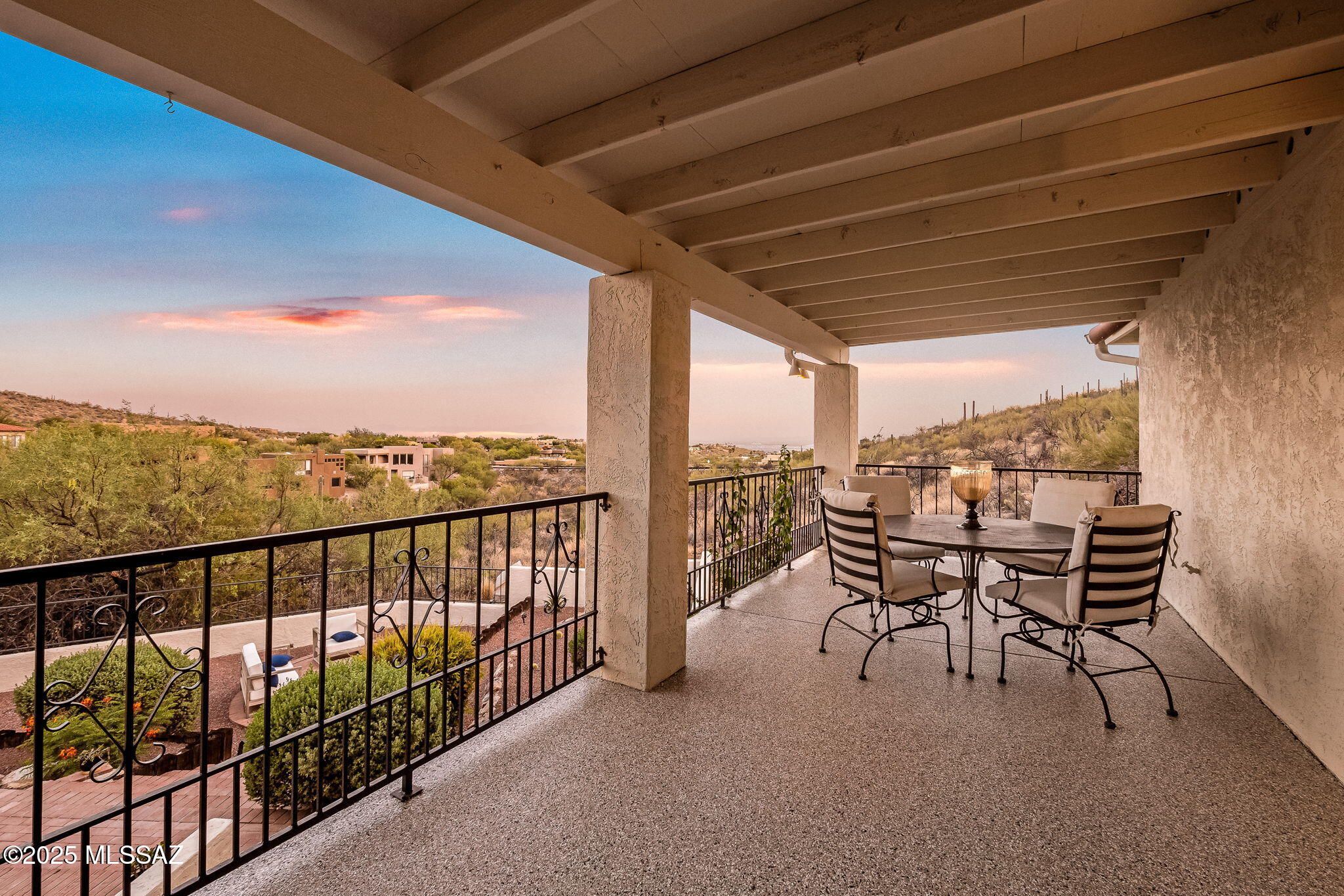 6841 N La Place