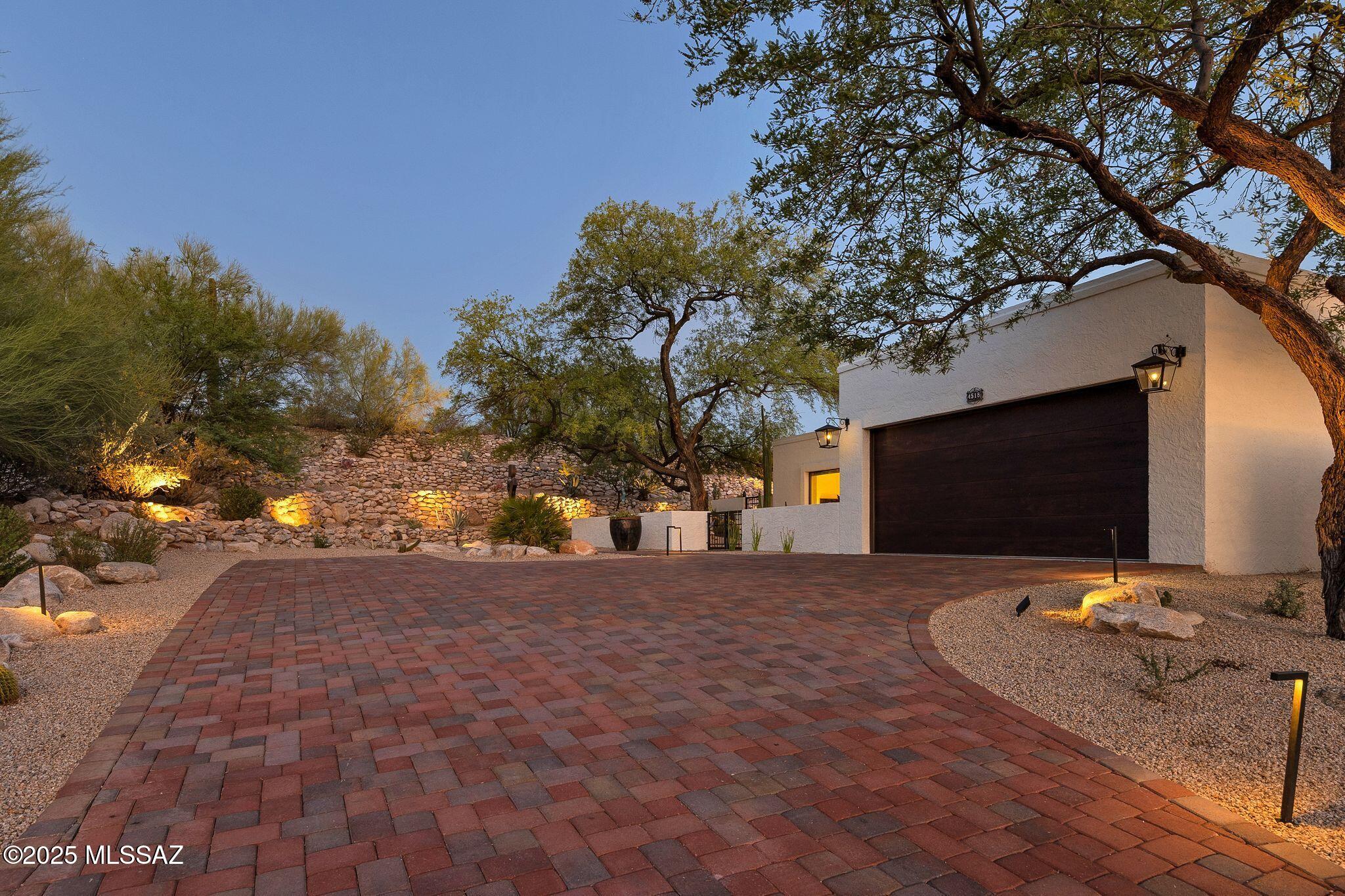 4518 N Camino Cardenal